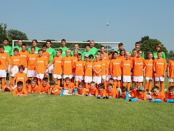 Alle Teilnehmer des Camps mit den Trainern Alle Teilnehmer des Camps mit den Trainern