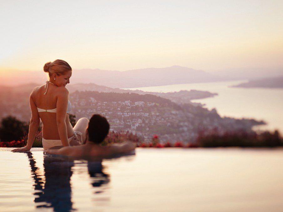 Trivago kürte die 15 schönsten Hotels mit Infinity Pool. Trivago kürte die 15 schönsten Hotels mit Infinity Pool.