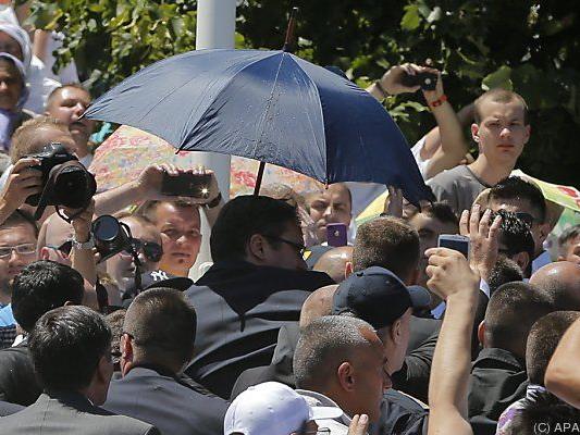Serbiens Ministerpräsident von Gedenkfeier vertrieben