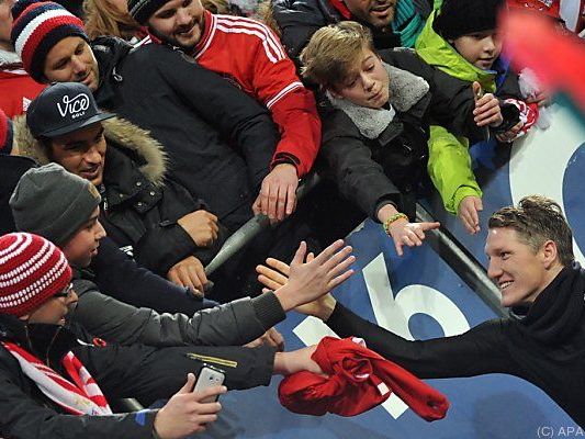 Die Bayern-Fans werden ihren "Schweini" wohl vermissen Die Bayern-Fans werden ihren "Schweini" wohl vermissen