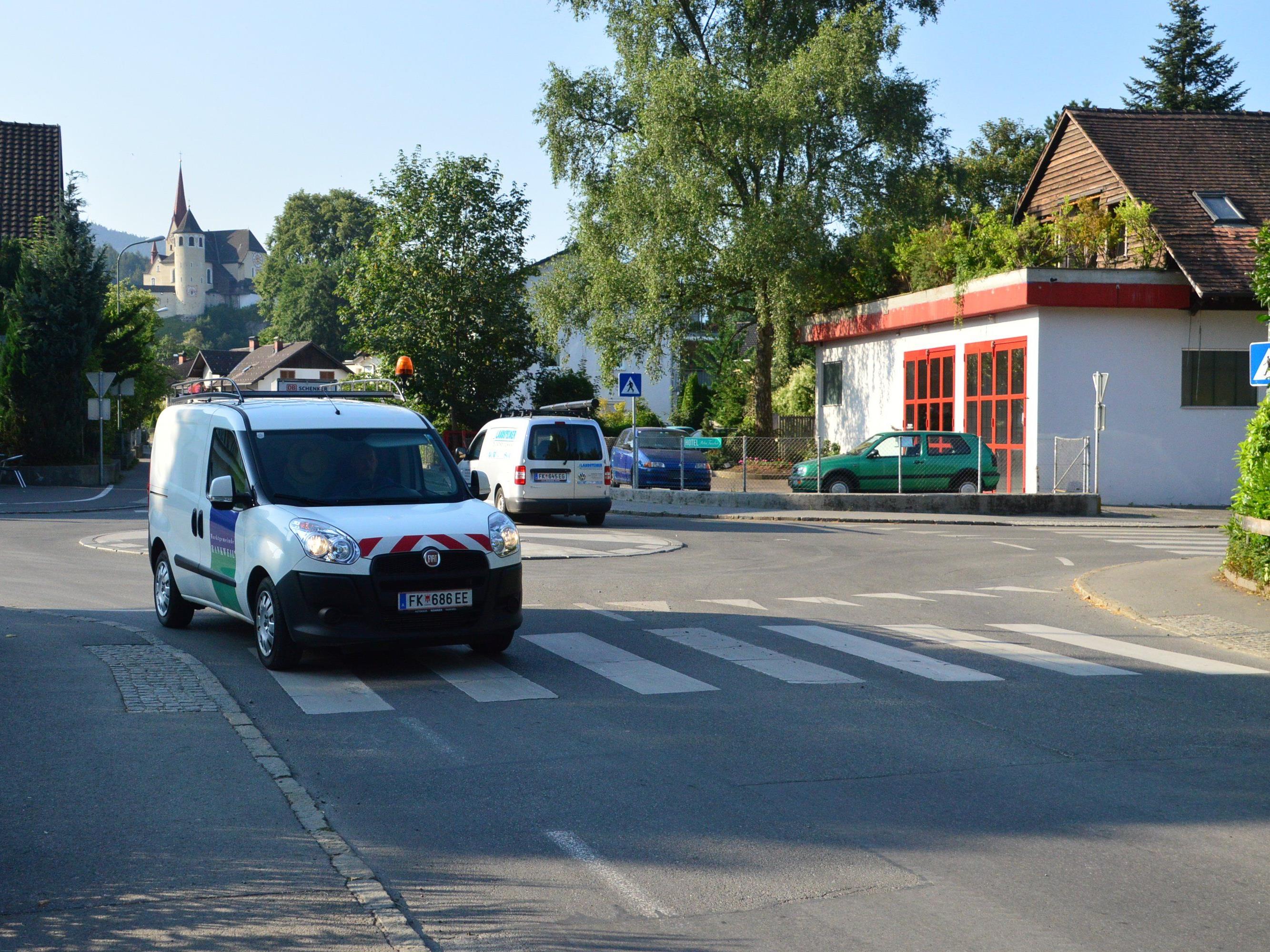 Der Mini-Kreisverkehr in der Hadeldorfstraße ist ab Dienstag, 11. August gesperrt.