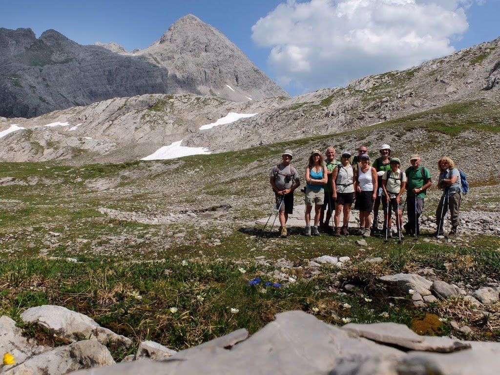 Wanderer die sich auf die Hochlichtspitze aufmachen. Wanderer die sich auf die Hochlichtspitze aufmachen.