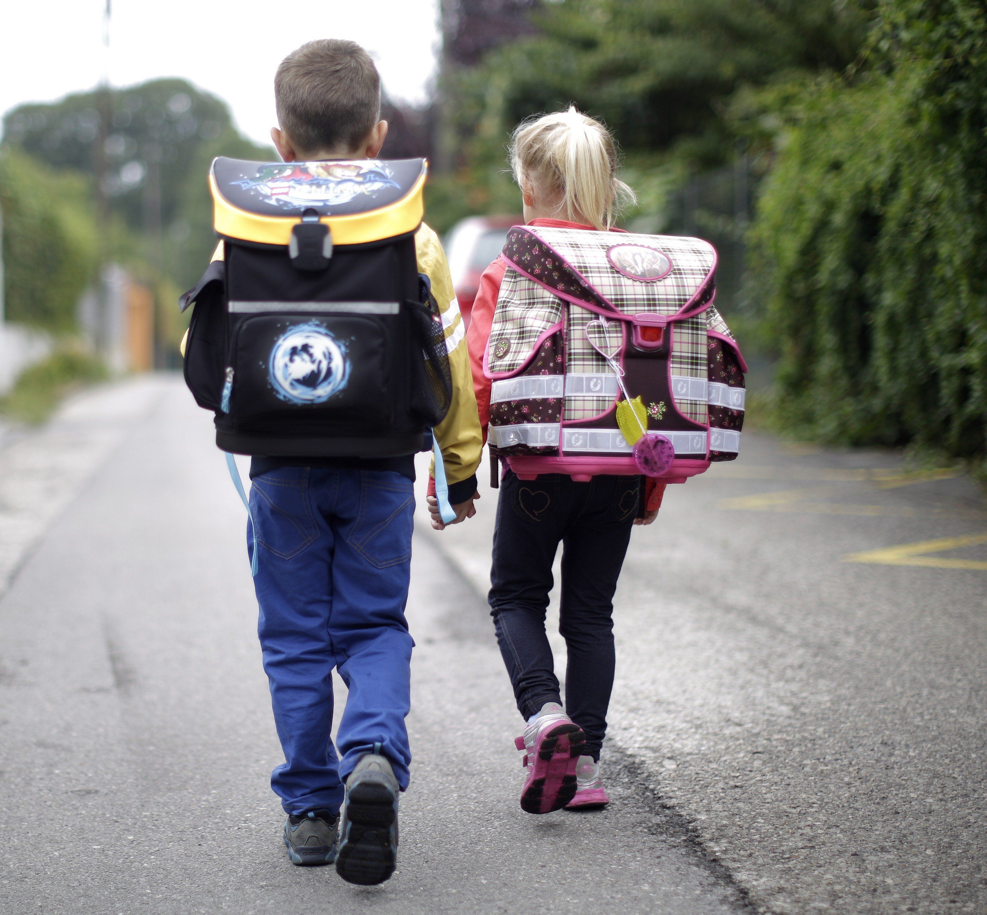 Soll die Schulverwaltung von den Ländern übernommen werden? Soll die Schulverwaltung von den Ländern übernommen werden?