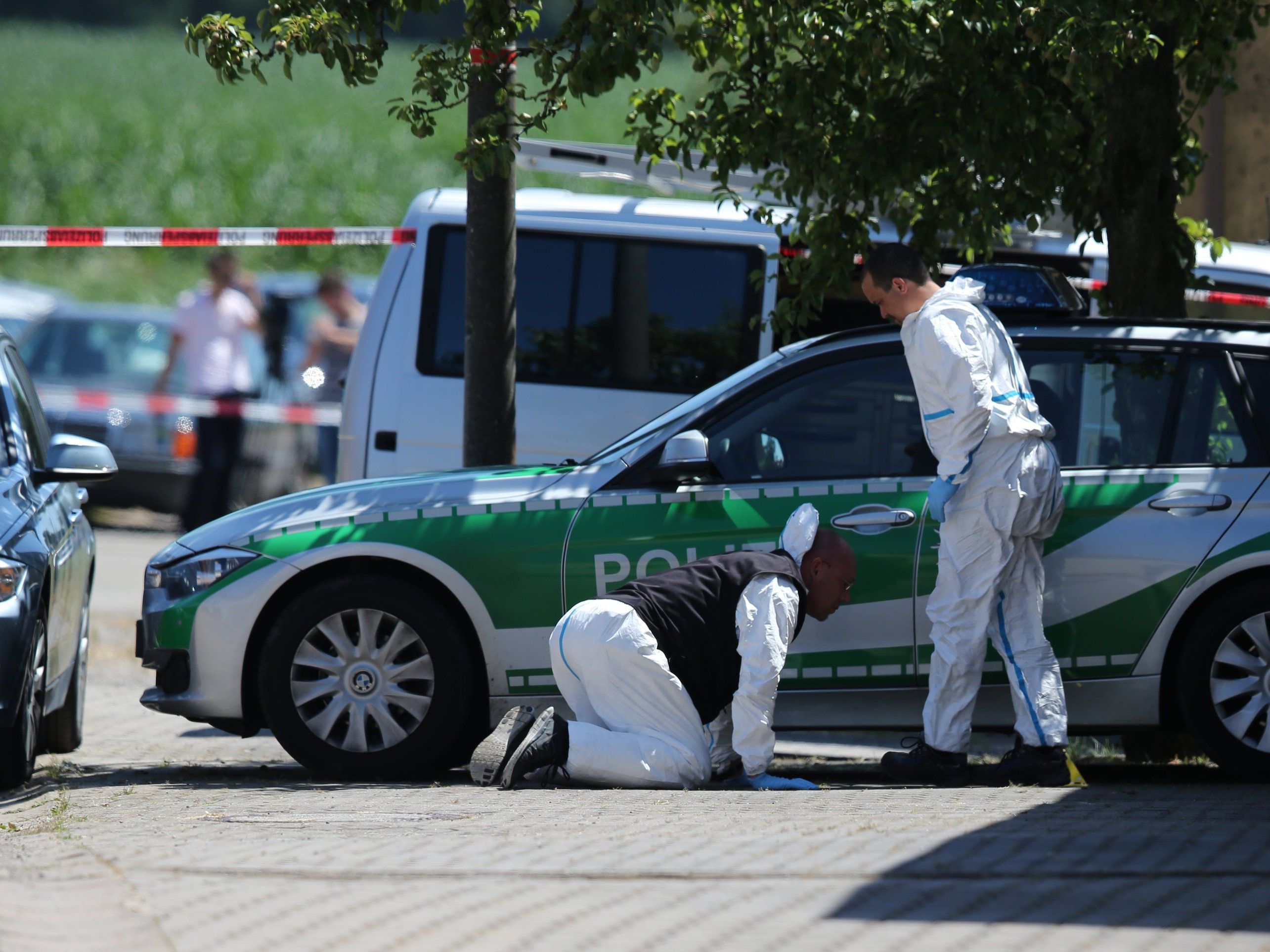 Amoklauf in Bayern: Autofahrer erschoss zwei Menschen - Festnahme. Amoklauf in Bayern: Autofahrer erschoss zwei Menschen - Festnahme.