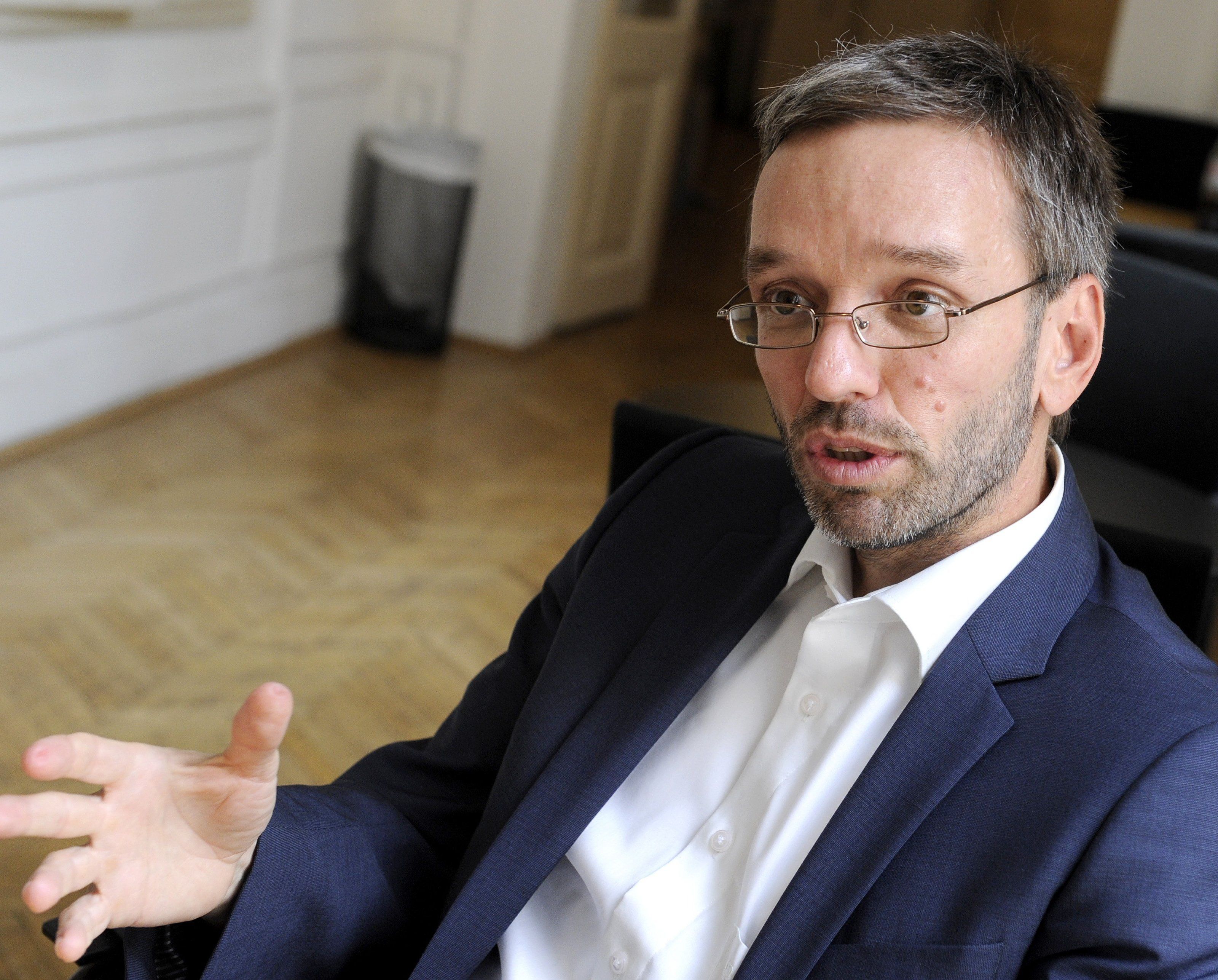 Kickl wird illegale Parteienfinanzierung vorgeworfen Kickl wird illegale Parteienfinanzierung vorgeworfen