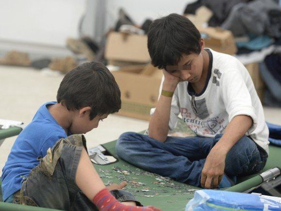 Besonders den Kindern unter den Flüchtigen soll mit der Öffnung der Akademie geholfen werden. Besonders den Kindern unter den Flüchtigen soll mit der Öffnung der Akademie geholfen werden.