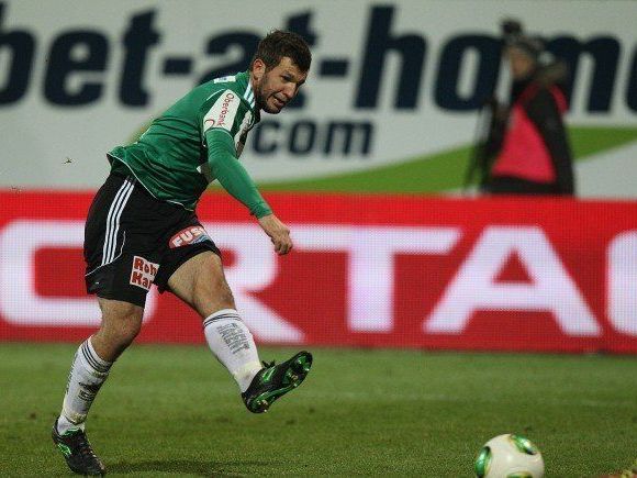 SV Horn-Spieler Andreas Schicker verlor seine Hand nach einem Unfall mit einem Knallkörper SV Horn-Spieler Andreas Schicker verlor seine Hand nach einem Unfall mit einem Knallkörper