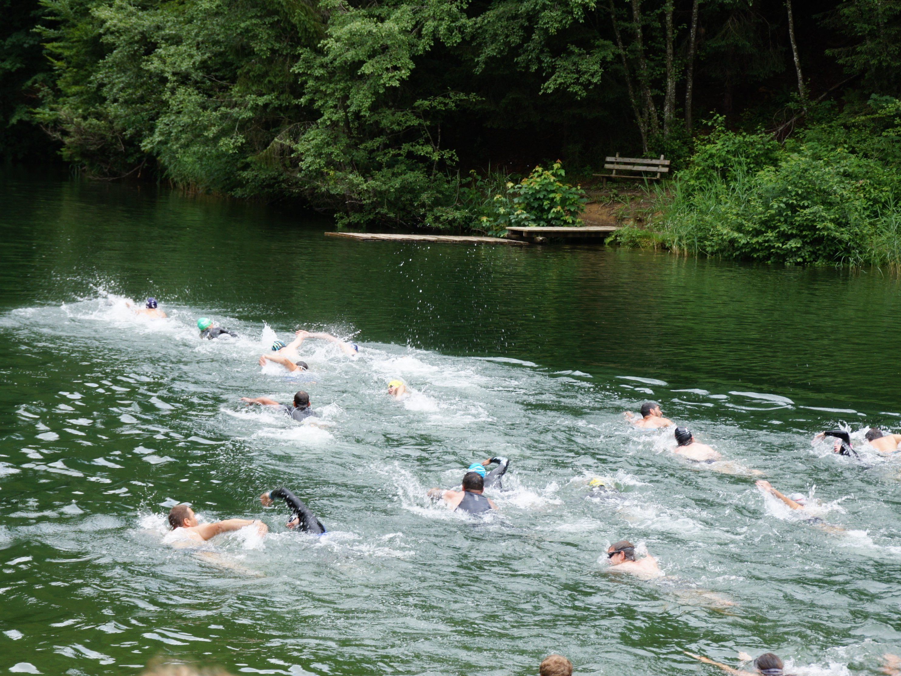 Der Seewaldsee ist bereits durch die vielen Sonnentage aufgeheizt und verspricht eine angenehmere Wassertemperatur als im letzten Jahr. Der Seewaldsee ist bereits durch die vielen Sonnentage aufgeheizt und verspricht eine angenehmere Wassertemperatur als im letzten Jahr.