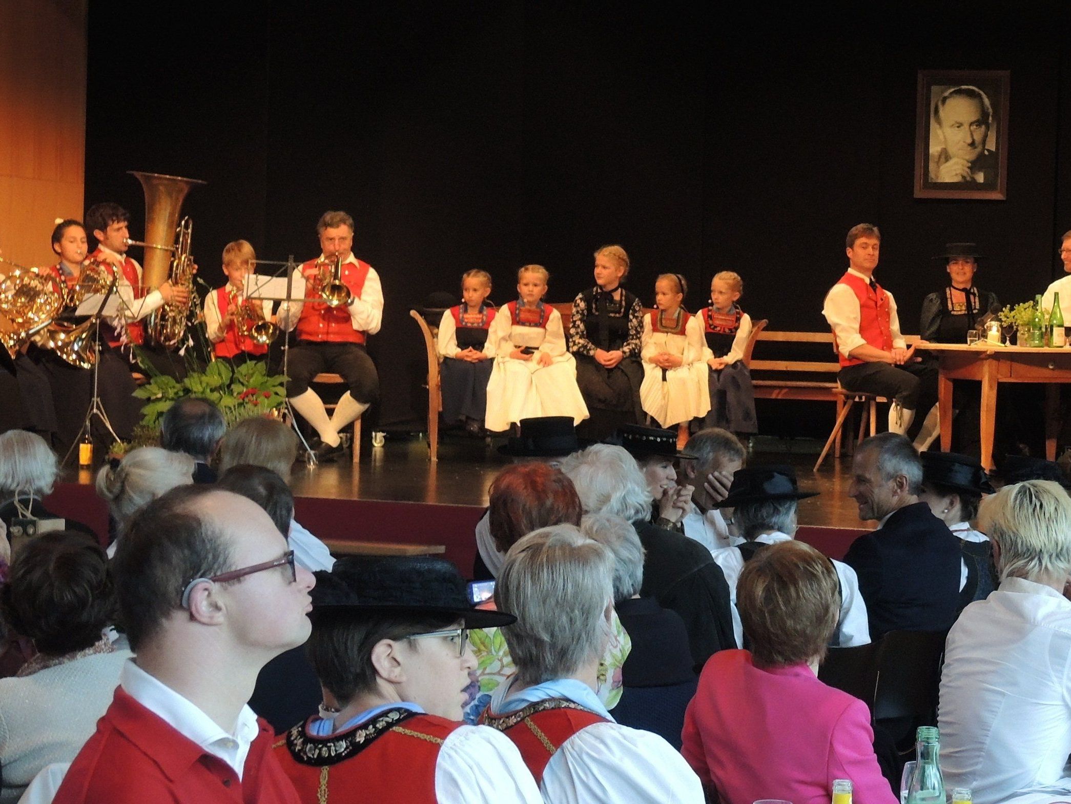 Beim Wälderabend wa rder Gebhard Wölfle-Saal in Bizau vol besetzt. Beim Wälderabend wa rder Gebhard Wölfle-Saal in Bizau vol besetzt.