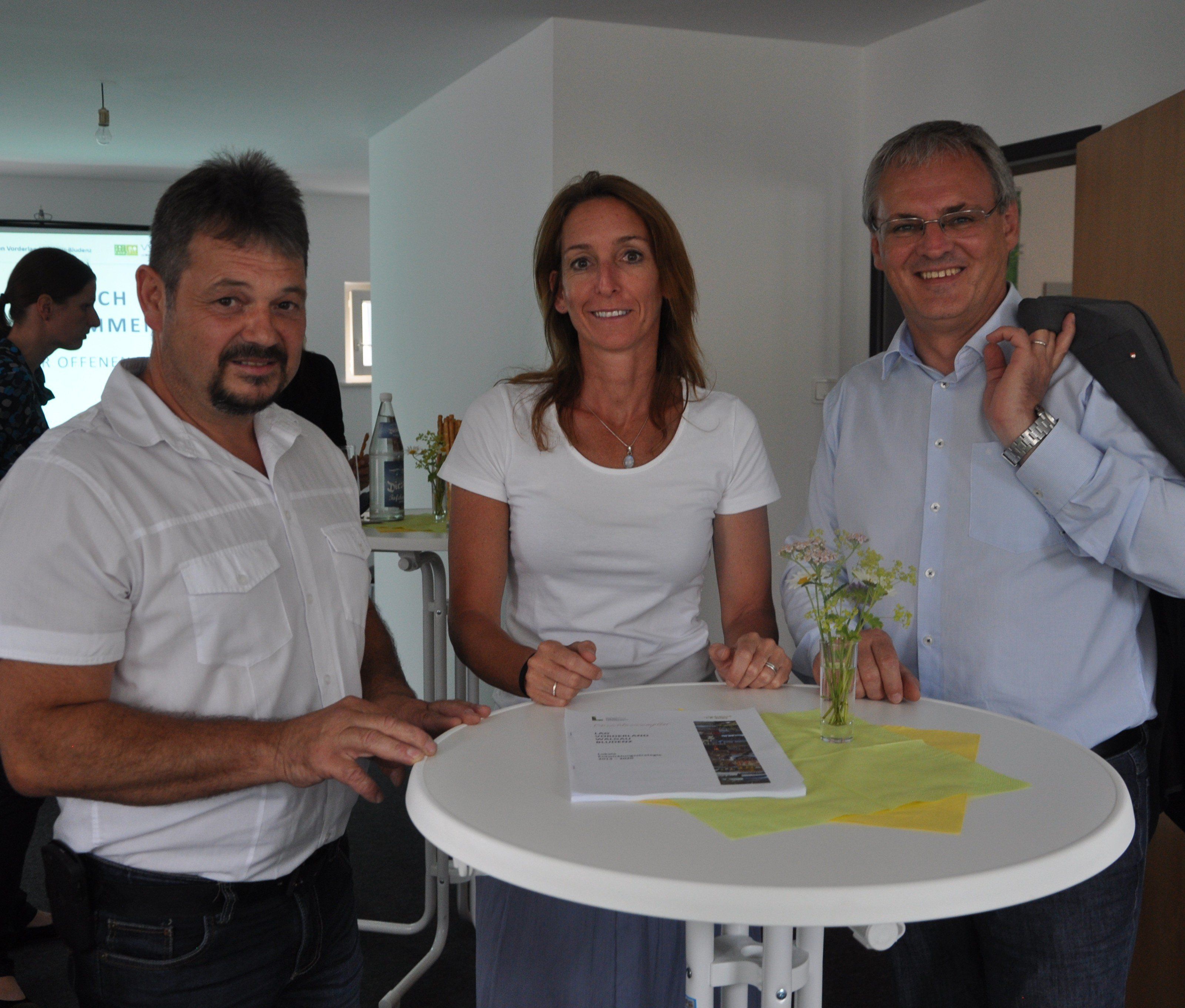 Leader Vorstandsmitglied und Obmann in spe Walter Rauch, Leader Managerin Karen Schillig und Landtagspräsident Harald Sonderegger in der neuen Geschäftsstelle in der Rankweiler Bahnhofstraße. Leader Vorstandsmitglied und Obmann in spe Walter Rauch, Leader Managerin Karen Schillig und Landtagspräsident Harald Sonderegger in der neuen Geschäftsstelle in der Rankweiler Bahnhofstraße.