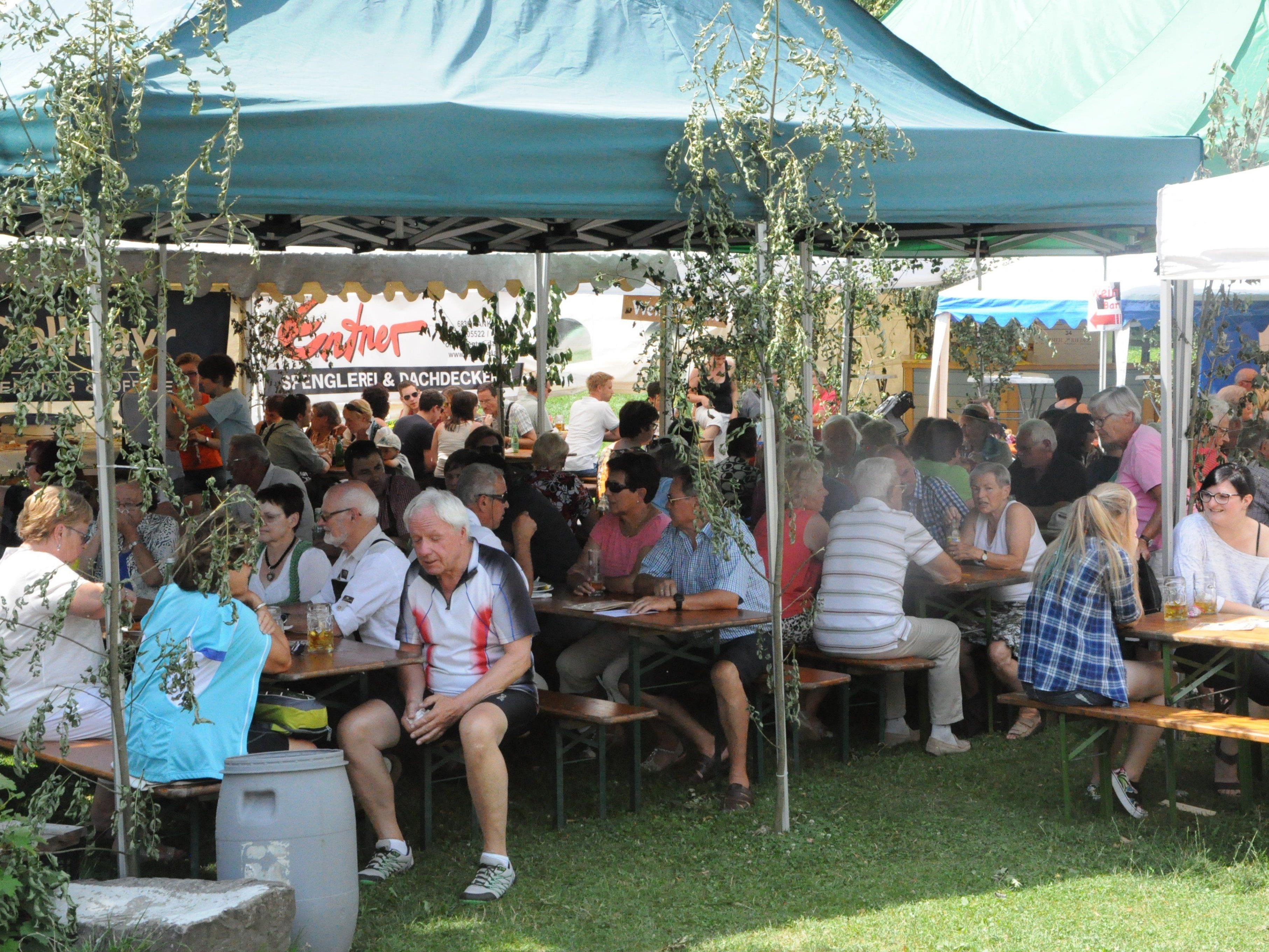 Viele Besucher beim Dorffest des Musikvereins Harmonie Meiningen