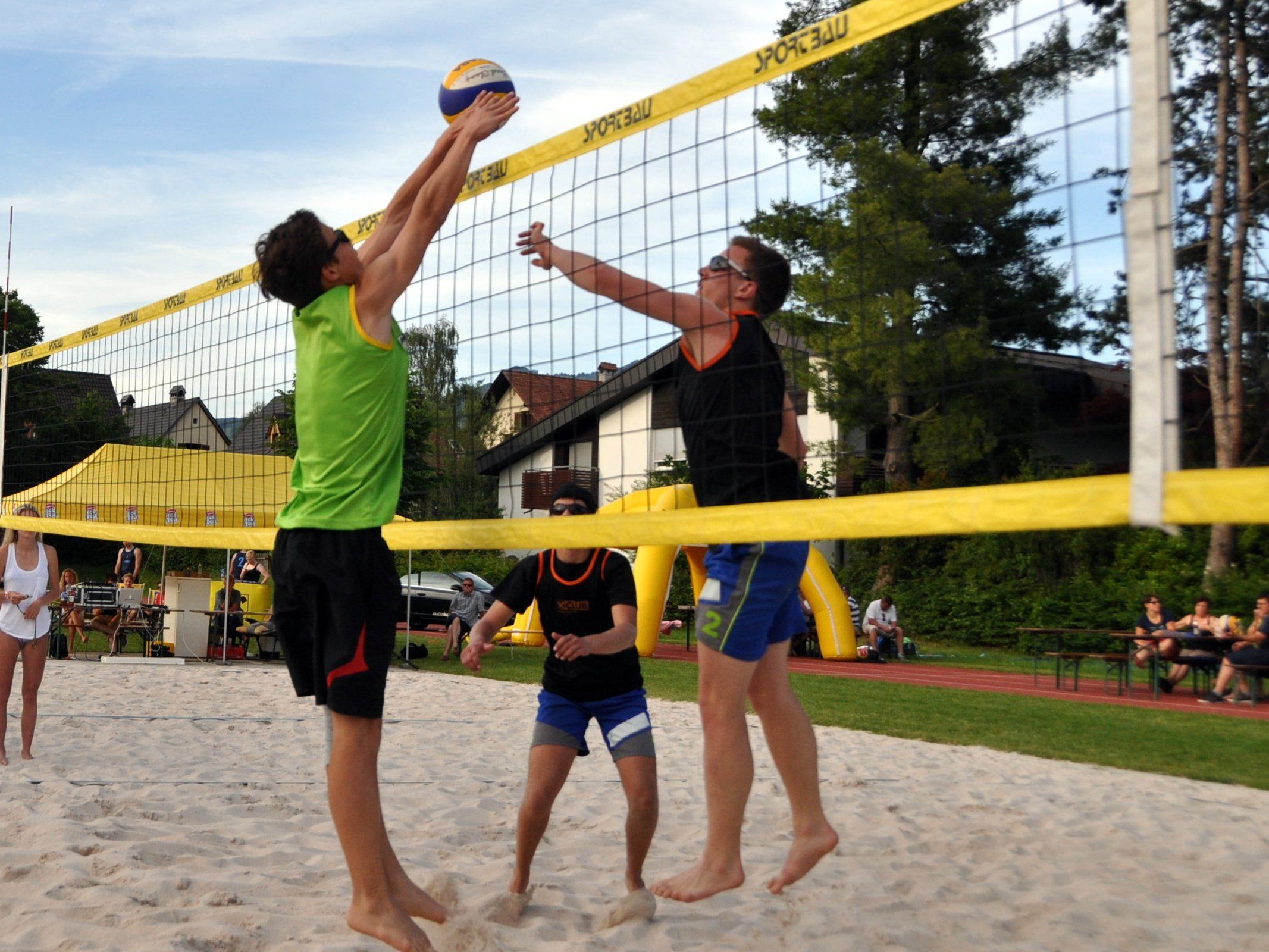 Es wird wieder um jeden Ball gekämpft Es wird wieder um jeden Ball gekämpft