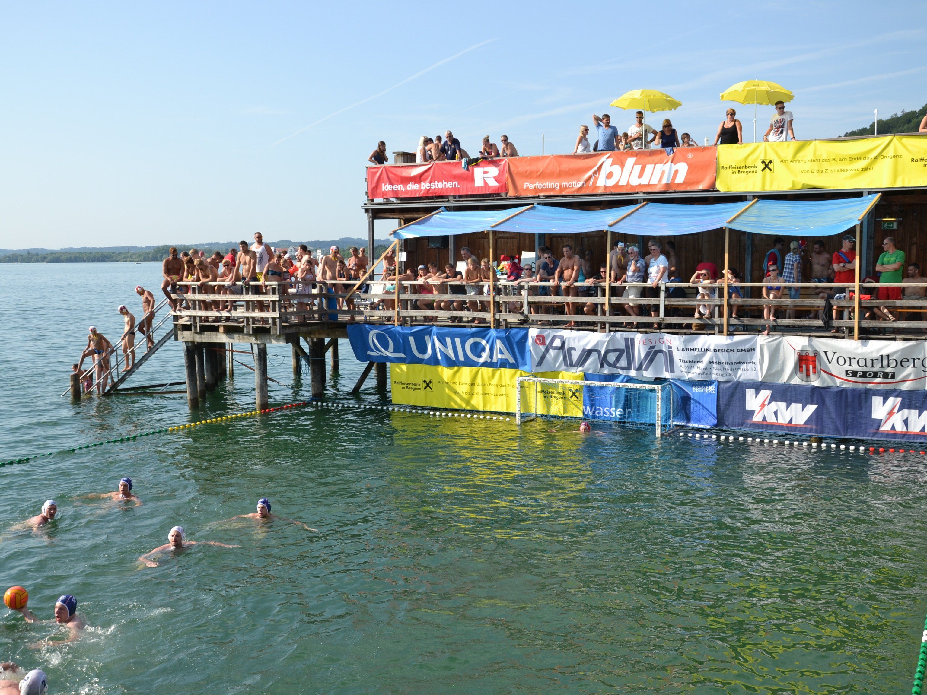 Beim Bodensee-Cup der Vorarlberger Wasserballer in der Badeanstalt Mili in Bregenz ging es am Wochenende heiß her Beim Bodensee-Cup der Vorarlberger Wasserballer in der Badeanstalt Mili in Bregenz ging es am Wochenende heiß her