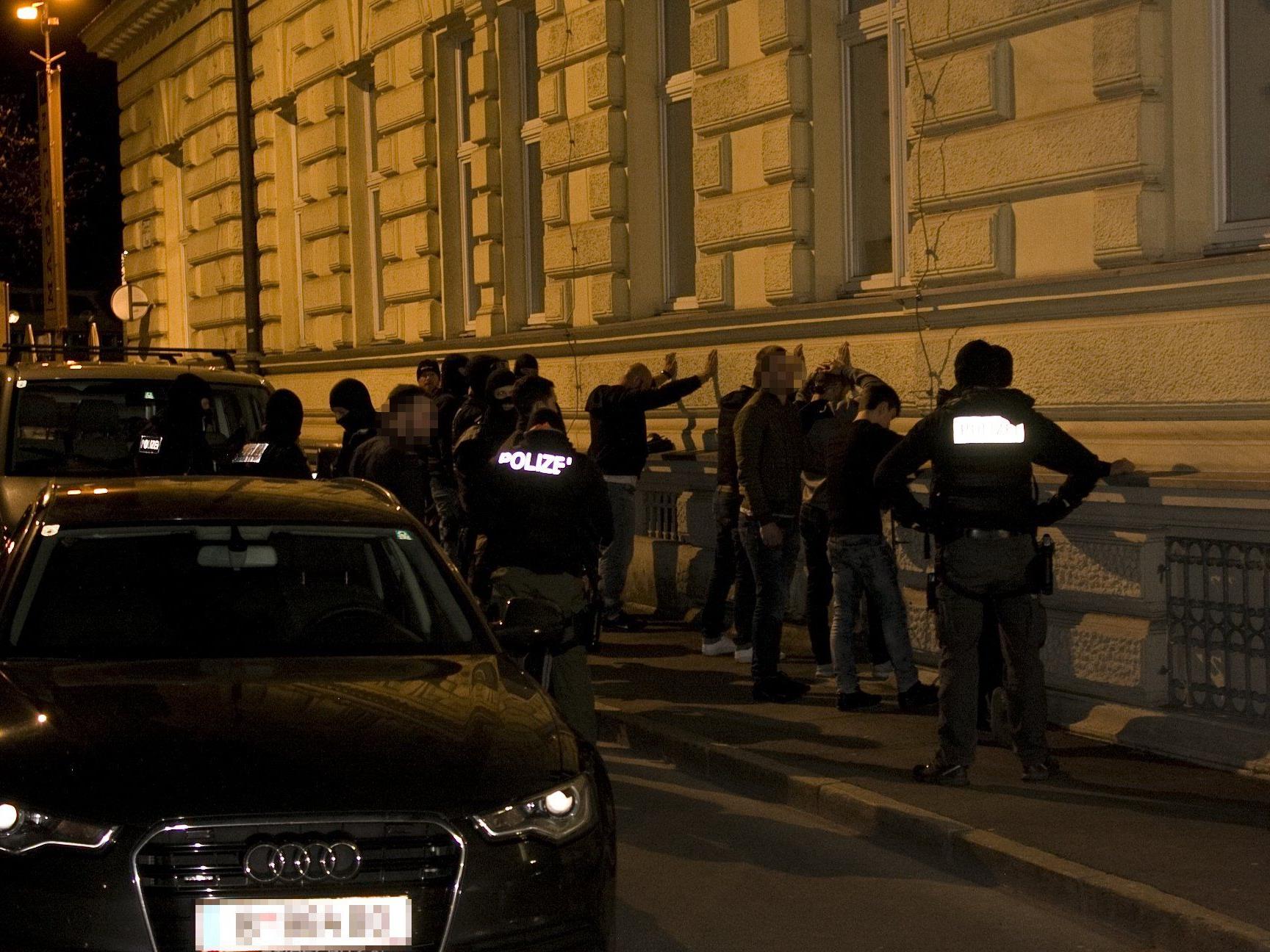 Erste Festnahmen erfolgten bereits Anfang April in Bregenz.