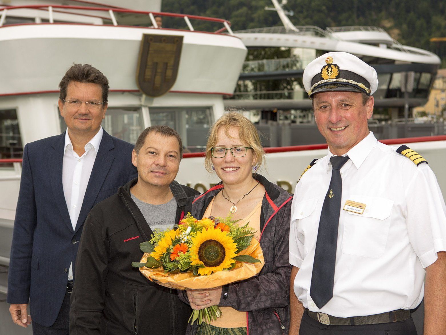 Der sieben Millionste Fahrgast darf sich über einen Gutschein für eine weiter Bodensee-Kreuzfahrt freuen. Der sieben Millionste Fahrgast darf sich über einen Gutschein für eine weiter Bodensee-Kreuzfahrt freuen.
