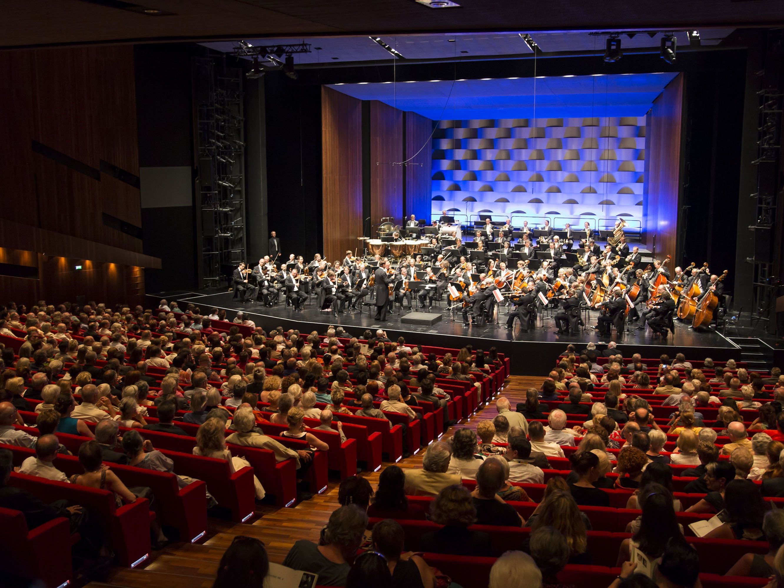 Jerome Pernoo brillierte mit Offenbachs Grand Concerto für Violoncello. Jerome Pernoo brillierte mit Offenbachs Grand Concerto für Violoncello.