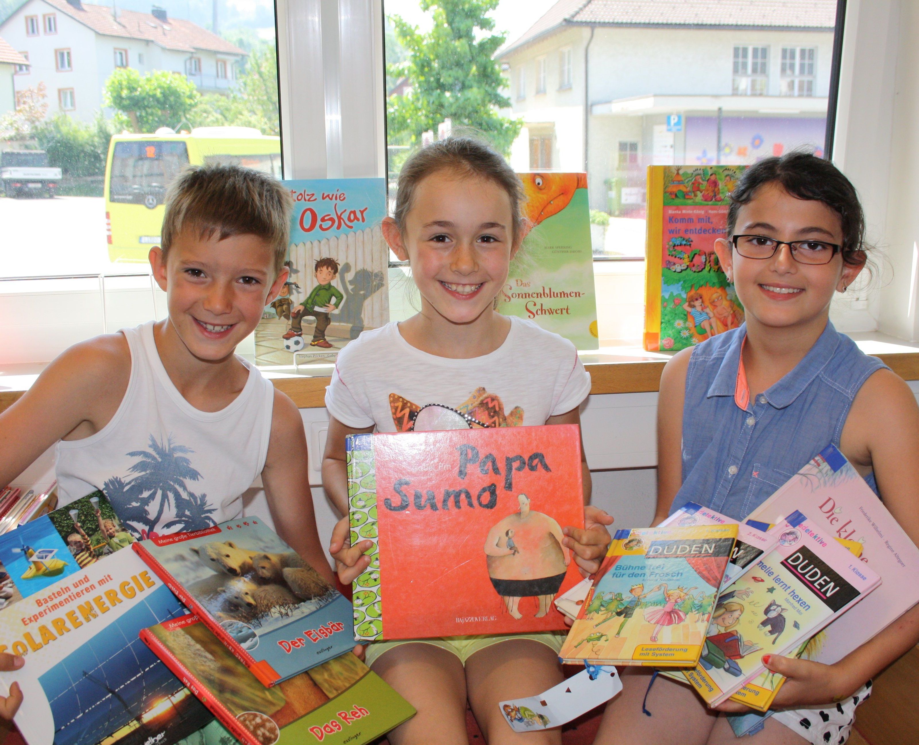 Ein Angebot für die ganze Familie: Neuer Lesestoff und neue Spiele aus der Lochauer Bücherei-Spielothek für eine abwechslungsreiche Ferien- und Urlaubszeit. Ein Angebot für die ganze Familie: Neuer Lesestoff und neue Spiele aus der Lochauer Bücherei-Spielothek für eine abwechslungsreiche Ferien- und Urlaubszeit.