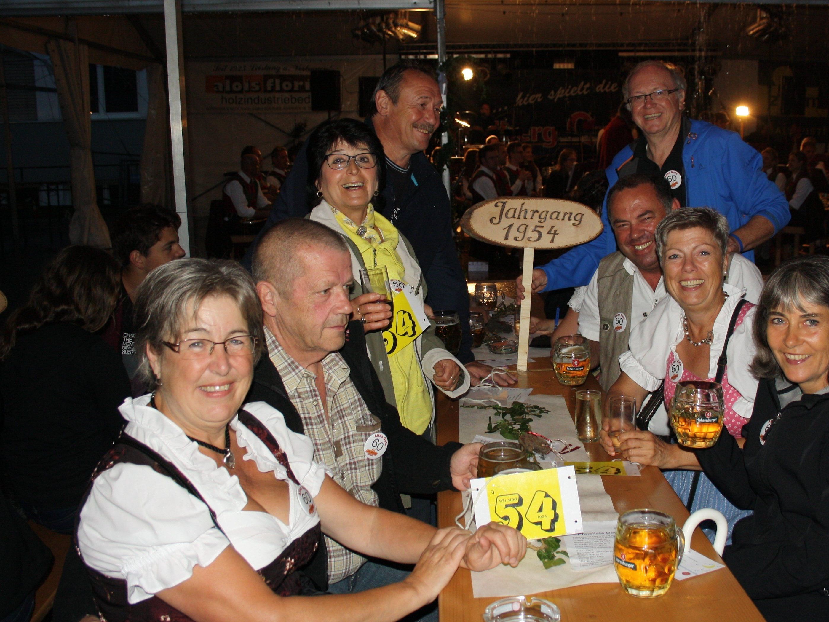Beste Stimmung beim letztjährigen Leiblachtaler Jubiläums-Jahrgänger-Treffen auf dem Lochauer Dorffest. Beste Stimmung beim letztjährigen Leiblachtaler Jubiläums-Jahrgänger-Treffen auf dem Lochauer Dorffest.