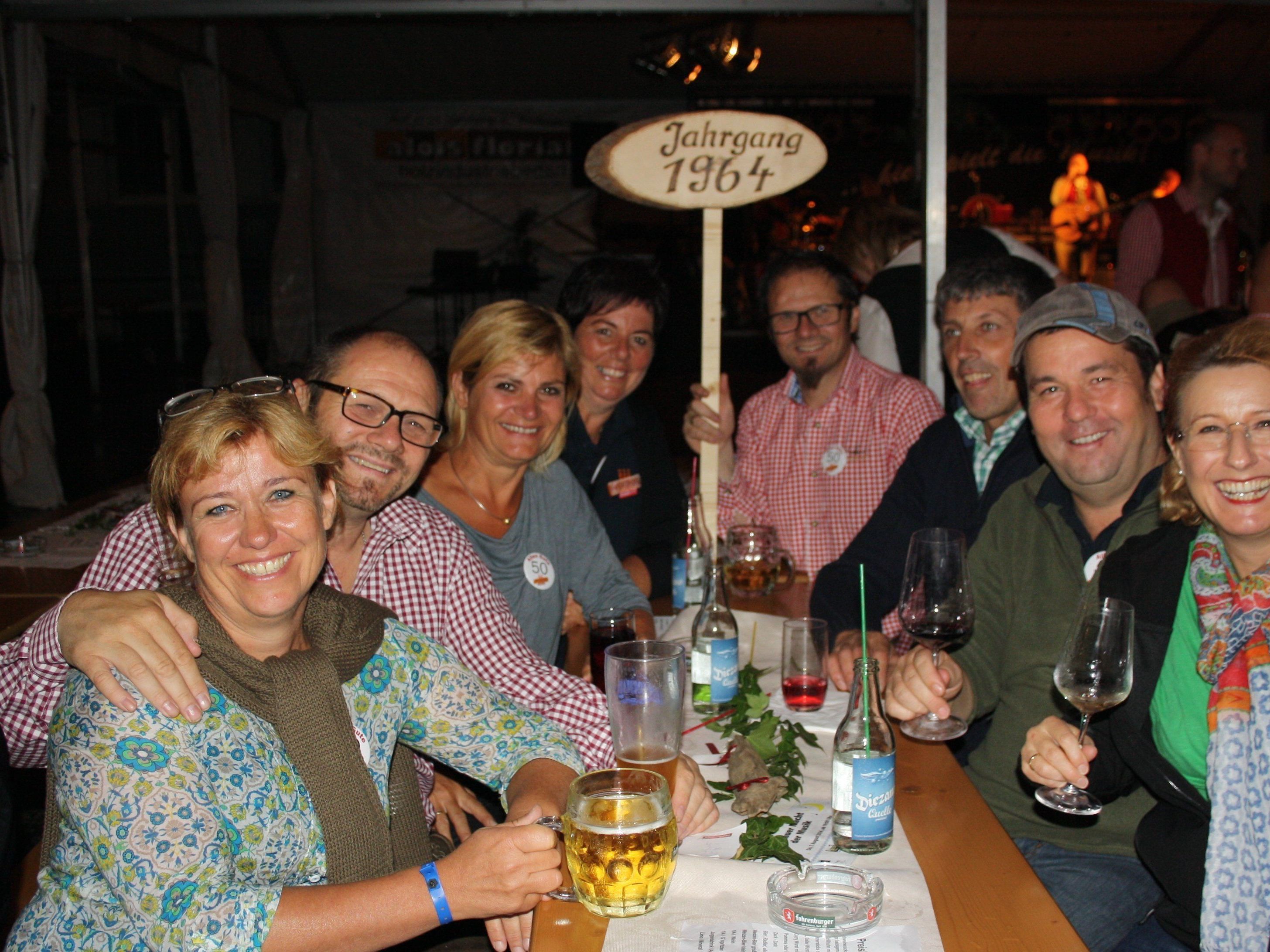 Beste Stimmung beim letztjährigen Leiblachtaler Jubiläums-Jahrgänger-Treffen auf dem Lochauer Dorffest. Beste Stimmung beim letztjährigen Leiblachtaler Jubiläums-Jahrgänger-Treffen auf dem Lochauer Dorffest.