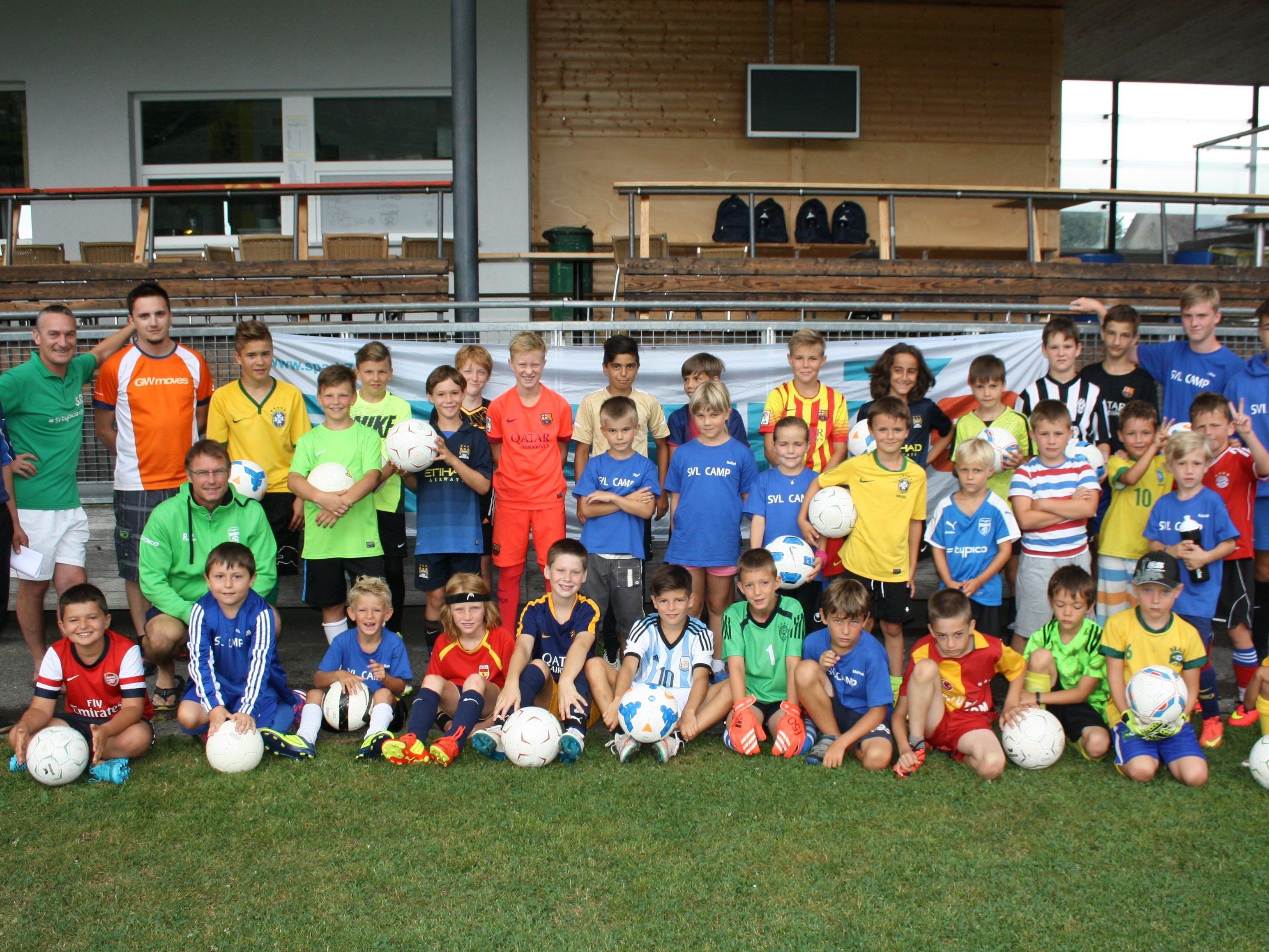 Der SV Typico Lochau lud im Rahmen des Leiblachtaler Ferienprogramms die fußballbegeisterte Jugend zum „SPARK 7 Fußball Nachwuchs Camp“ auf die Sportanlage Hoferfeld