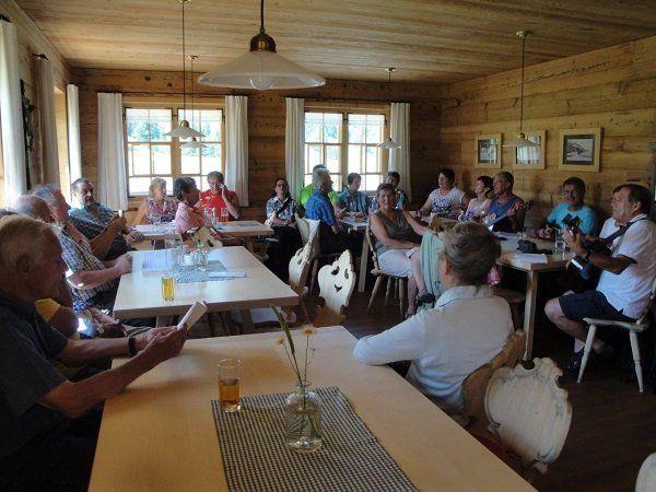 PVÖ Mittel-/Hinterwald auf Wanderung im Schönebach