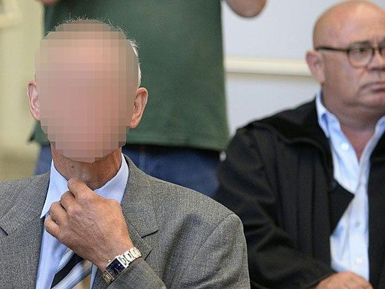Der 58-jährige "Kellerbesitzer" mit Anwalt Werner Tomanek beim Prozess in Eisenstadt Der 58-jährige "Kellerbesitzer" mit Anwalt Werner Tomanek beim Prozess in Eisenstadt