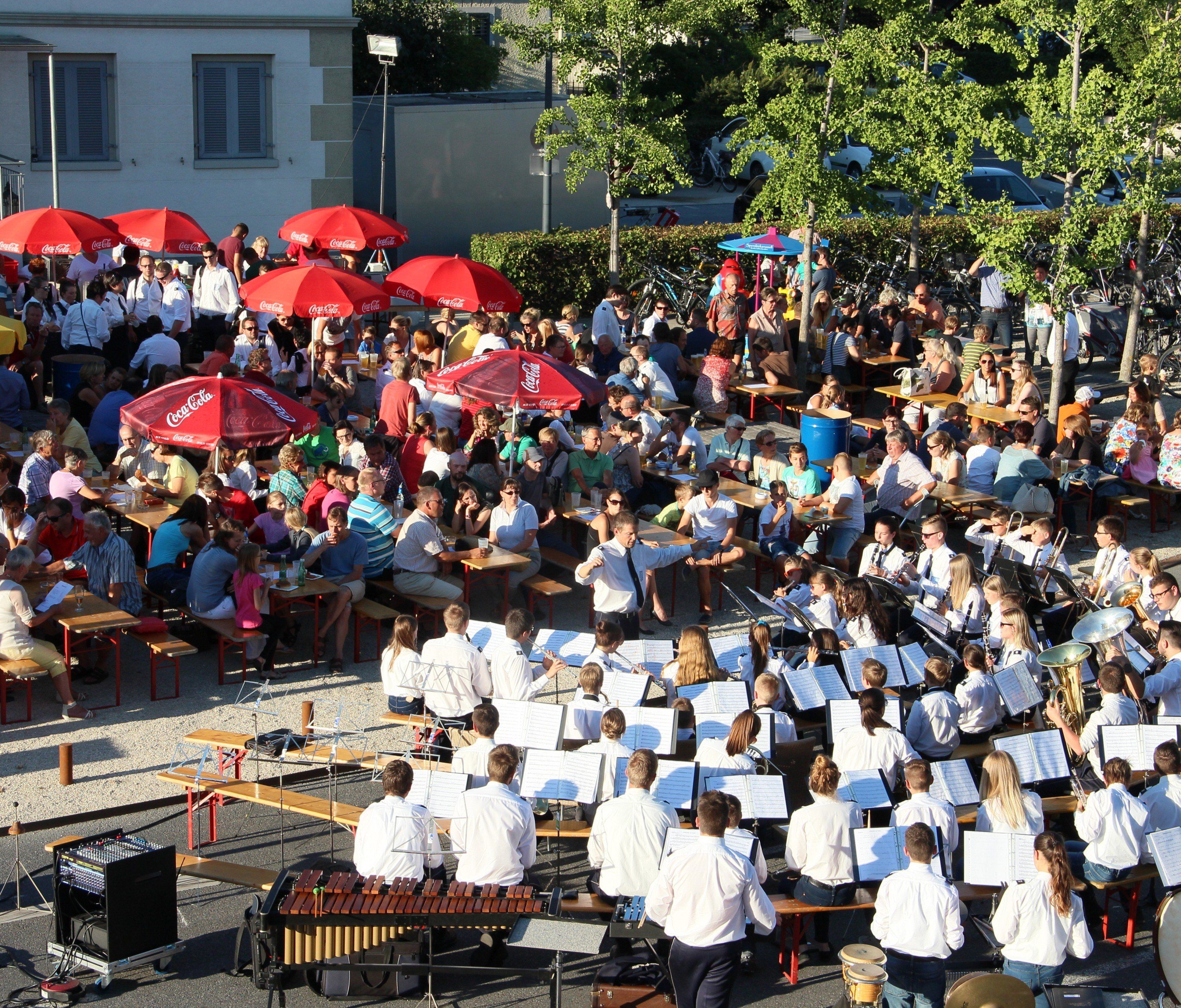 Platzkonzert der Bürgermusik und Jugendkapelle Lauterach Platzkonzert der Bürgermusik und Jugendkapelle Lauterach