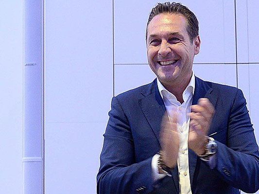 HC Strache wünscht sich eine Volksabstimmung. HC Strache wünscht sich eine Volksabstimmung.