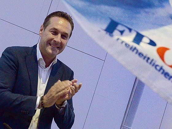 Eine Koalition mit Heinz-Christian Strache und der FPÖ könnte sich der türkischstämmige Arzt Turgay Taskiran vorstellen Eine Koalition mit Heinz-Christian Strache und der FPÖ könnte sich der türkischstämmige Arzt Turgay Taskiran vorstellen