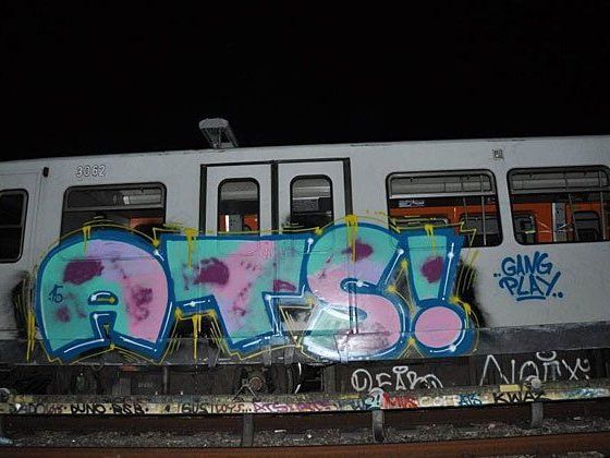 Die von den Sprayern in Döbling besprühte U-Bahn Die von den Sprayern in Döbling besprühte U-Bahn