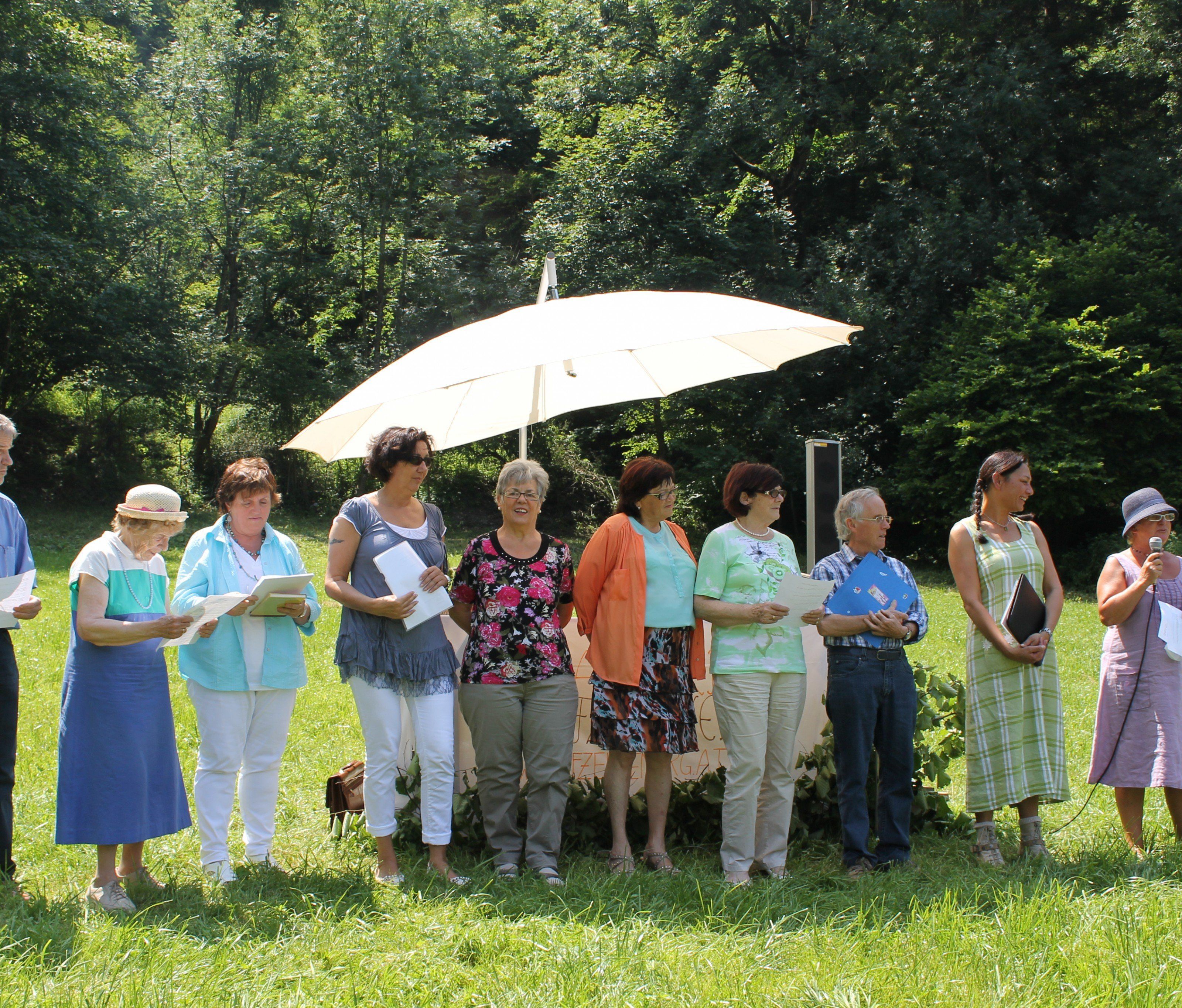 Einen schönen Nachmittag mit Texten und Musik genießen Einen schönen Nachmittag mit Texten und Musik genießen