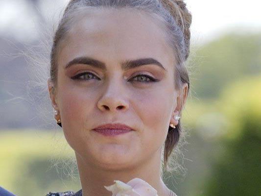 Cara Delevingne verteidigt sich Cara Delevingne verteidigt sich