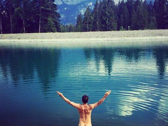 "Free Willy": Felix Neureuther beim Nacktbaden. "Free Willy": Felix Neureuther beim Nacktbaden.