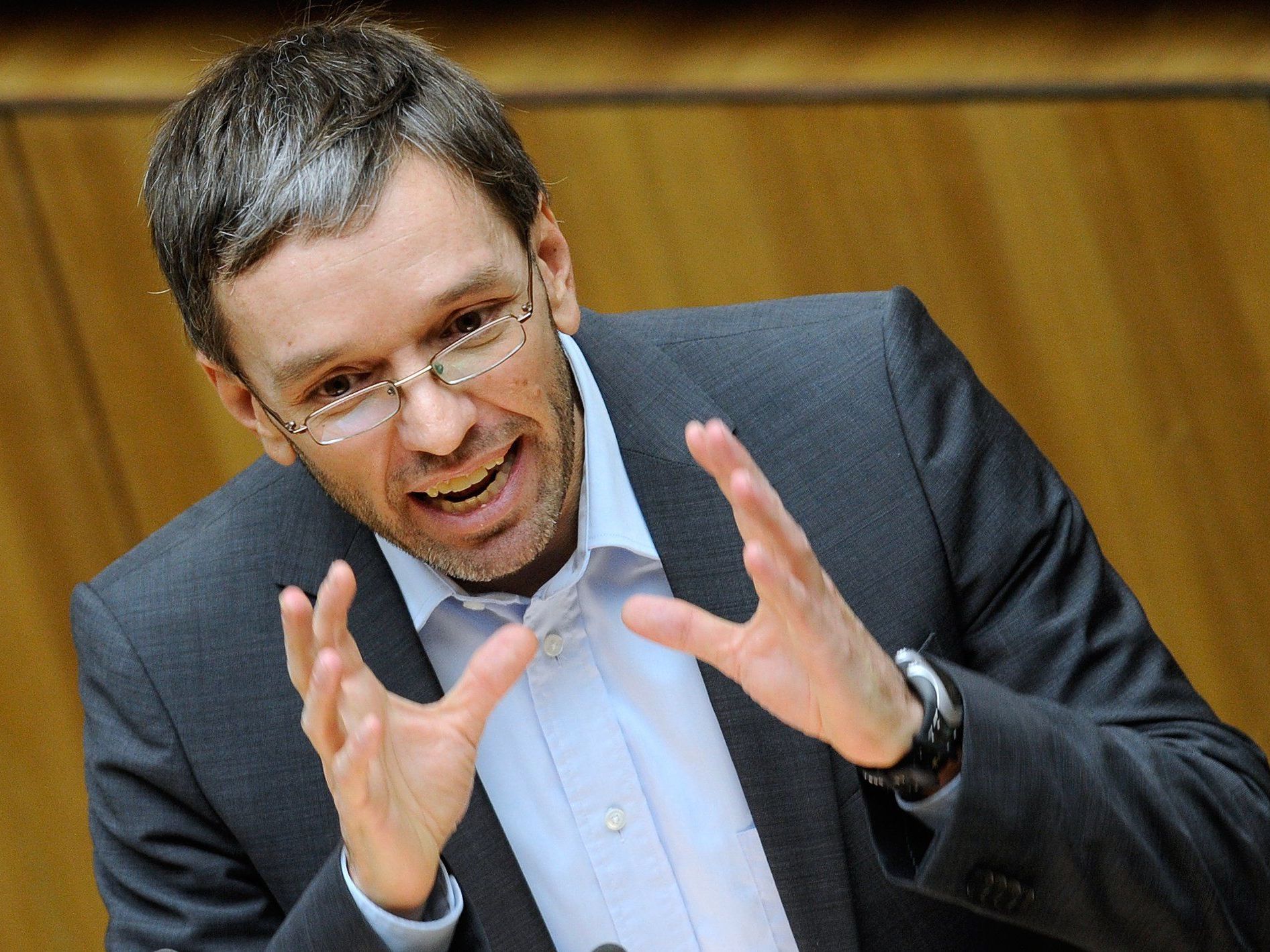 Transparenzliste mit Nebeneinkünften komplett. Transparenzliste mit Nebeneinkünften komplett.