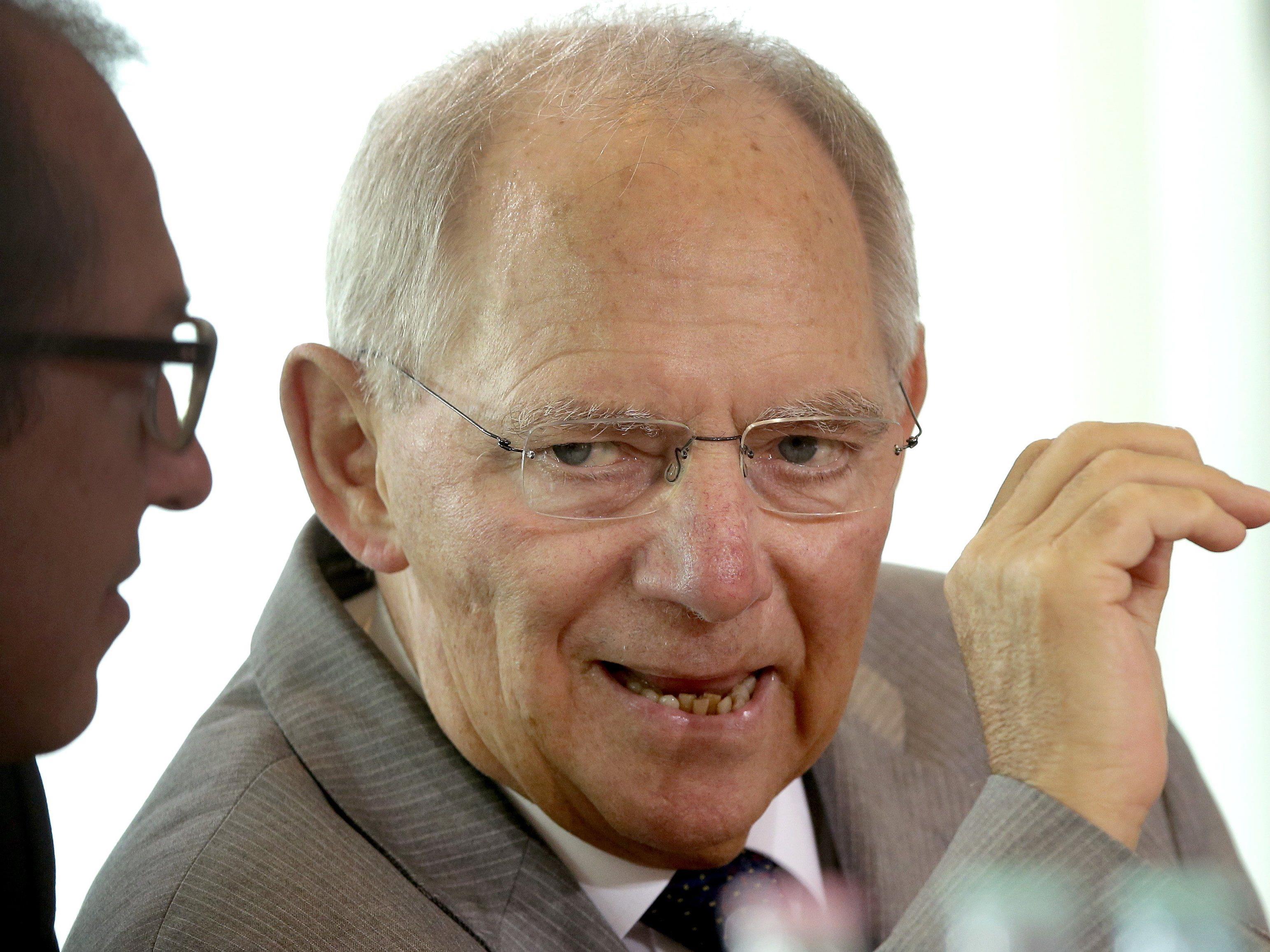 Auch wenn die Griechen "Ja" zu den Reformen sagen - Wolfgang Schäuble lässt nicht locker.