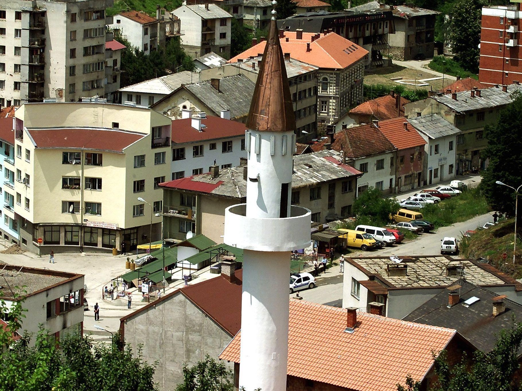 Spaltung der Einwohner beginnt wegen zwei Geschichtsschreibungen schon in Kindheit. Spaltung der Einwohner beginnt wegen zwei Geschichtsschreibungen schon in Kindheit.