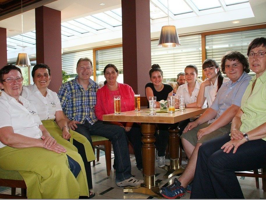 Die Mitarbeiter vom Rankweiler Burgcafe mit Chef Martin Rauch. Die Mitarbeiter vom Rankweiler Burgcafe mit Chef Martin Rauch.