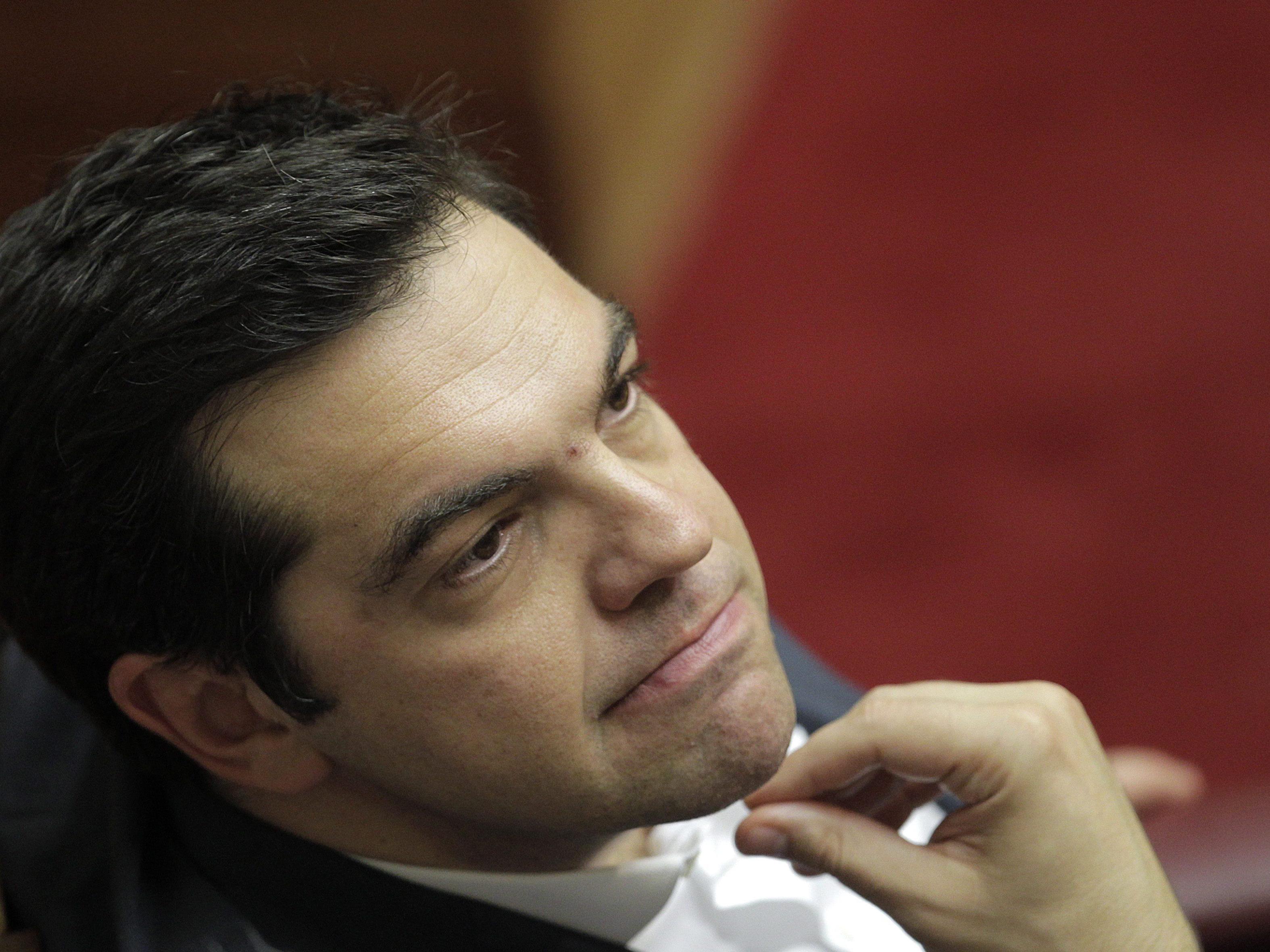 Tsipras bringt weiteres Reformgesetz ins Parlament ein und ringt um Mehrheit.