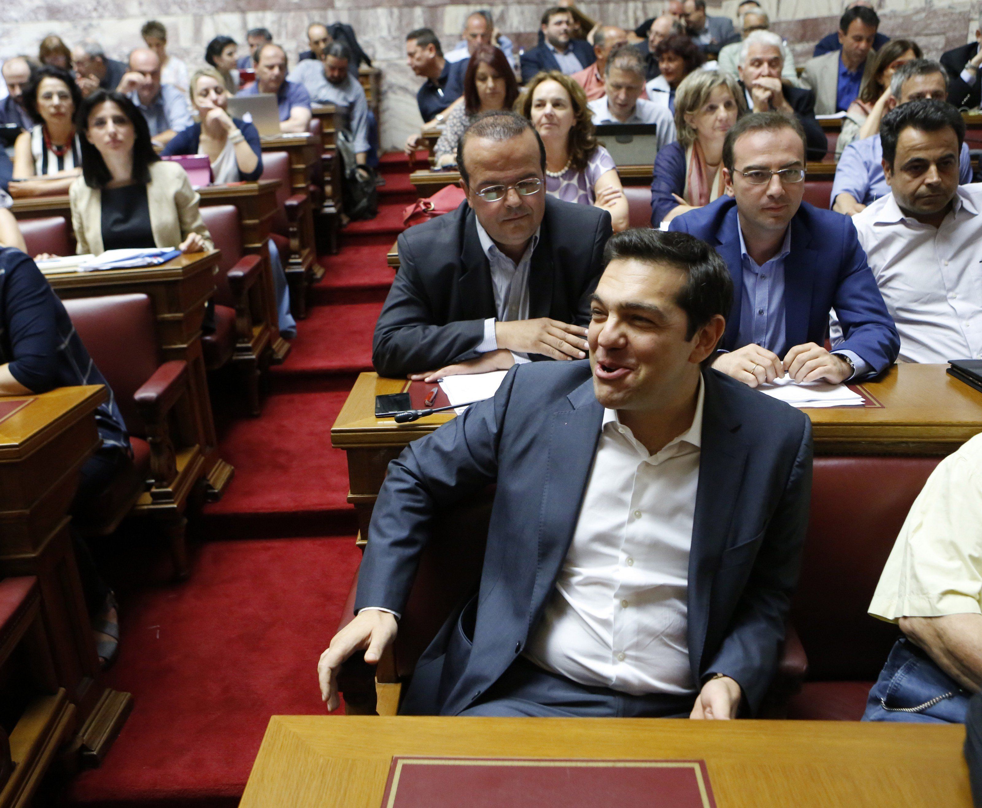 Alexis Tsipras macht im griechischen Parlament gute Miene zum (aus seiner Sicht) bösen Spiel.