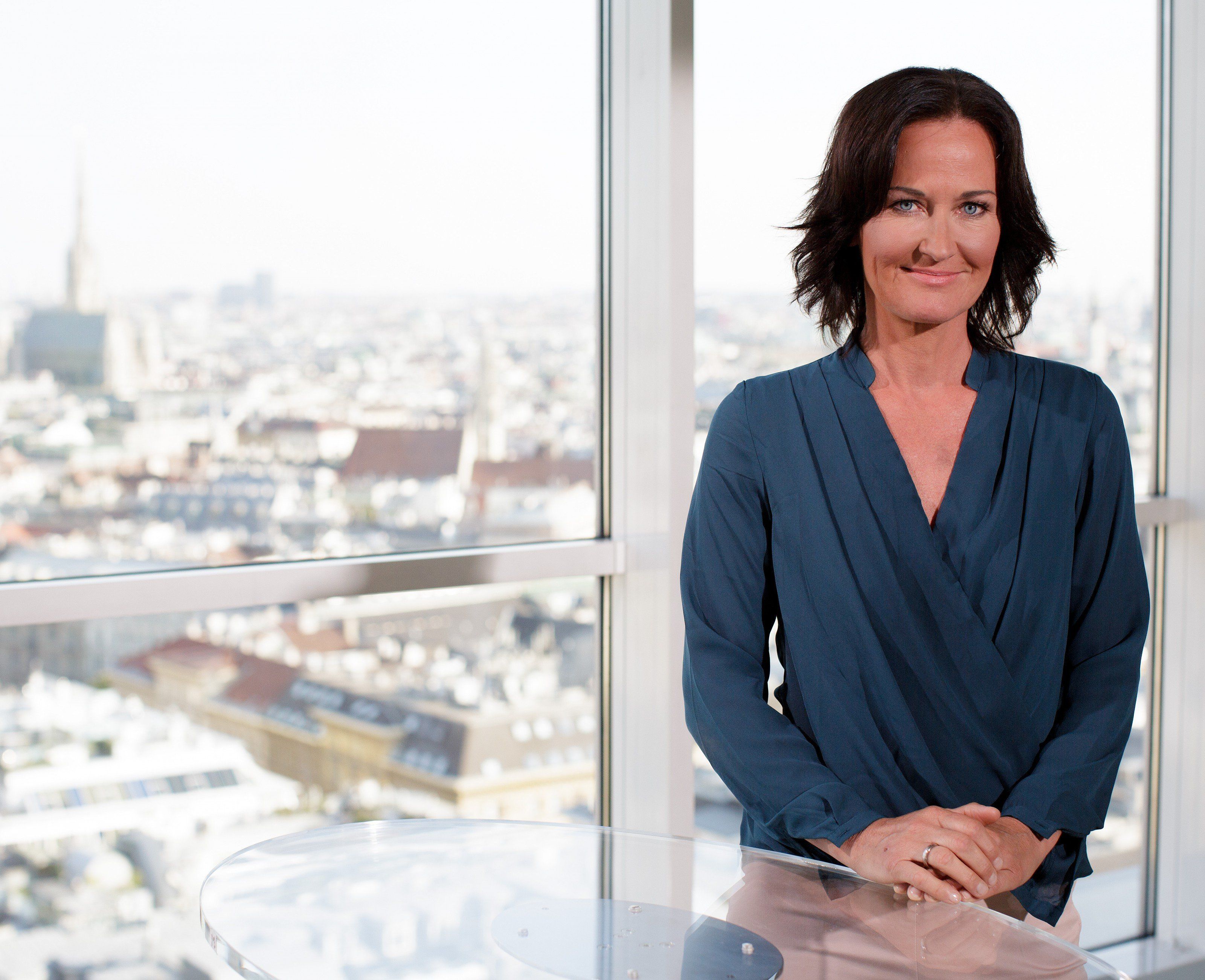 Glawischnig: "Profis" sollen Traiskirchen verwalten Glawischnig: "Profis" sollen Traiskirchen verwalten