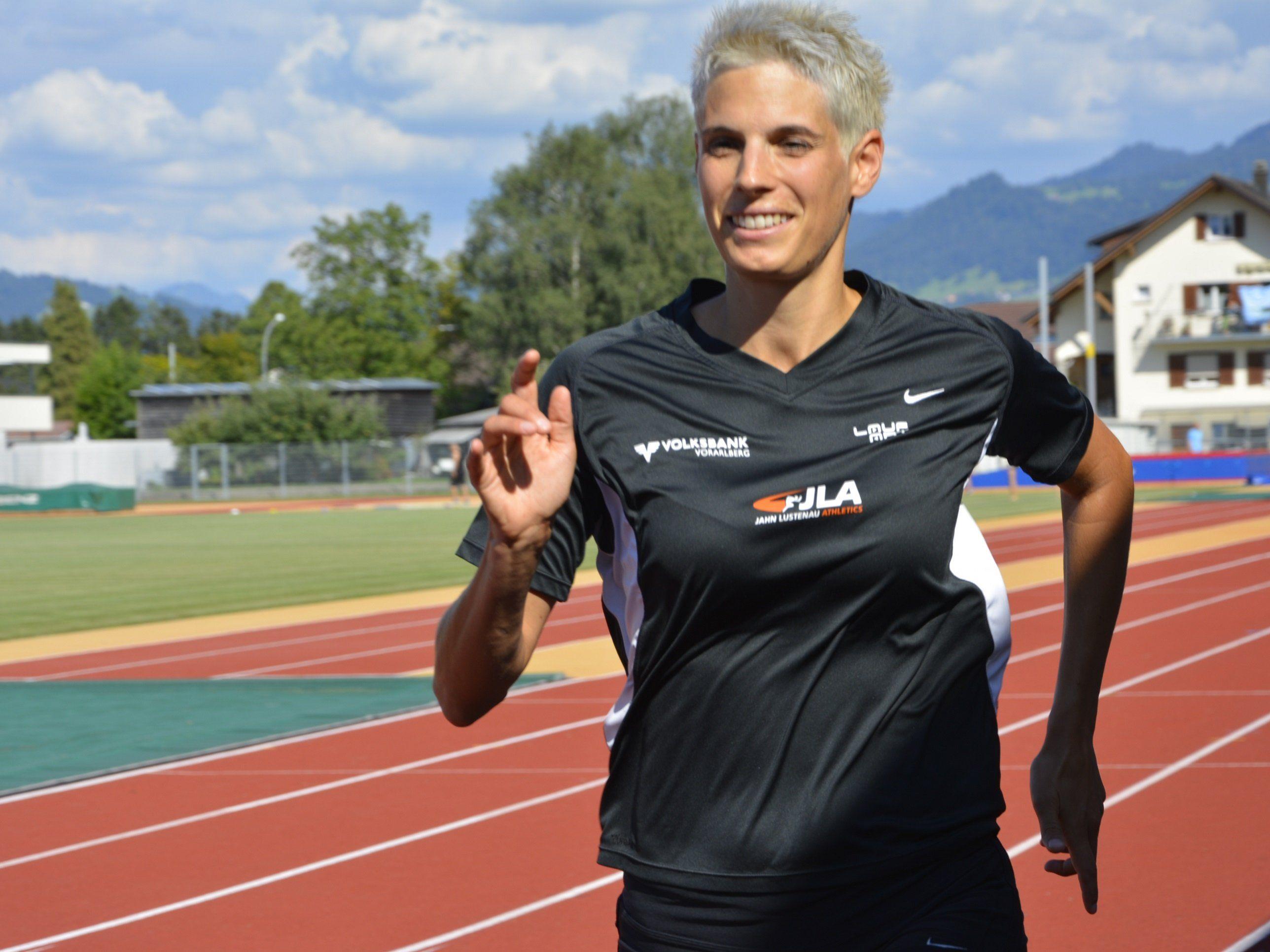 Chantal Felder, die frischgebackene Weltmeisterin, beim Training im Parkstadion in Lustenau.