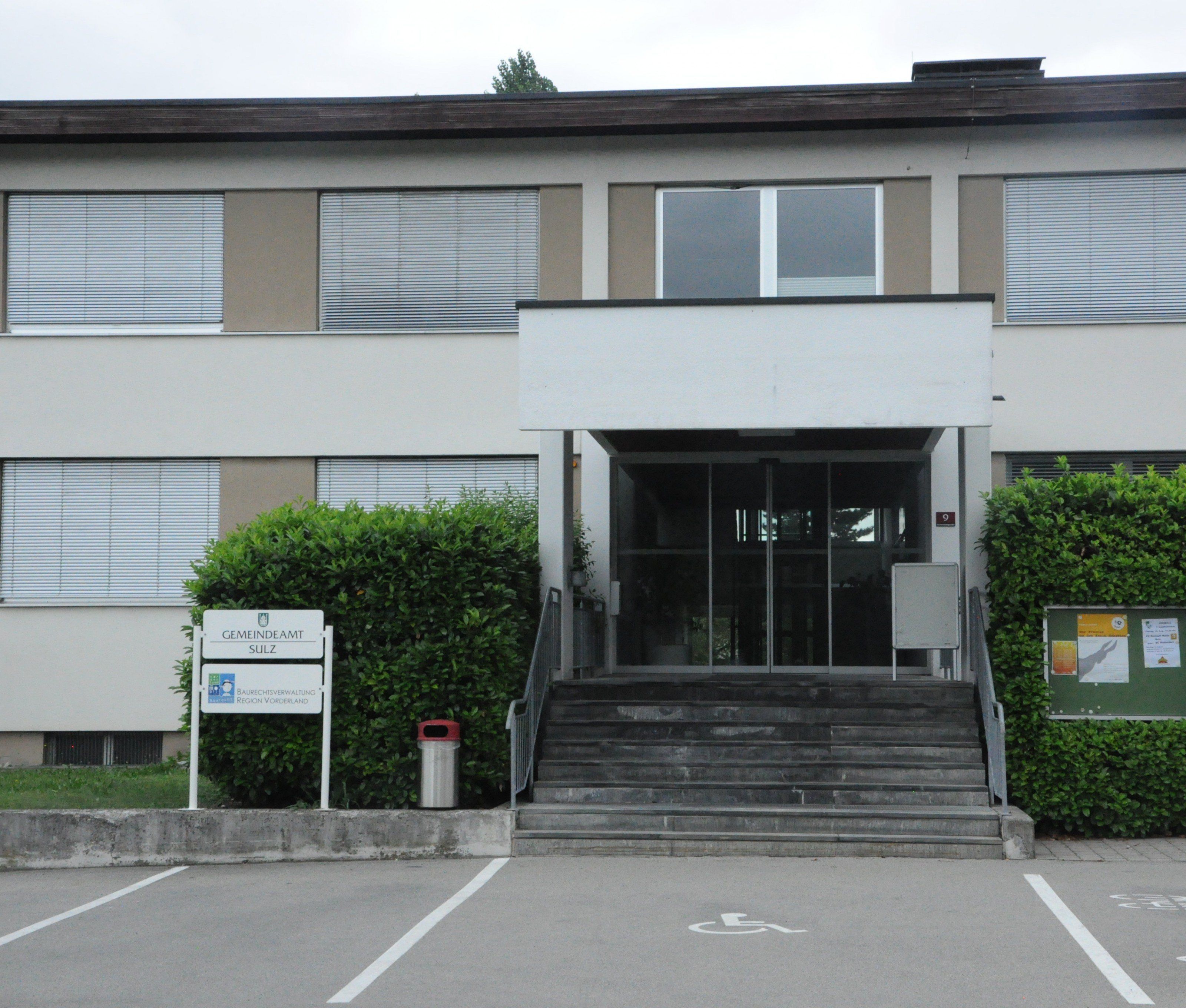 Im Erdgeschoss des Gemeindeamtes Sulz ist die Finazverwaltung Vorderland situiert. Im Erdgeschoss des Gemeindeamtes Sulz ist die Finazverwaltung Vorderland situiert.