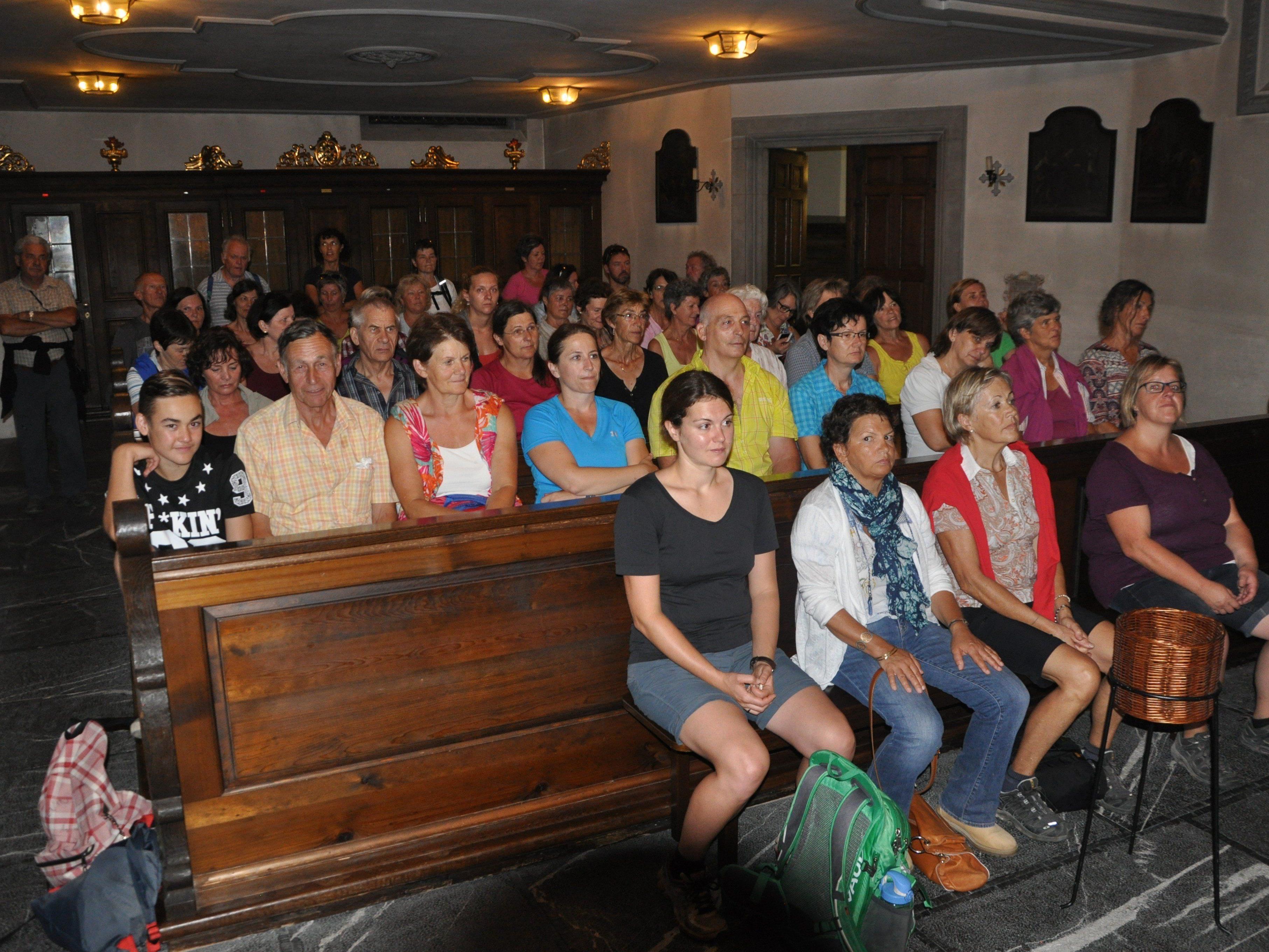Über 70 Teilnehmer bei der nächtlichen  Pilgerwanderung von Oberriet nach Rankweil