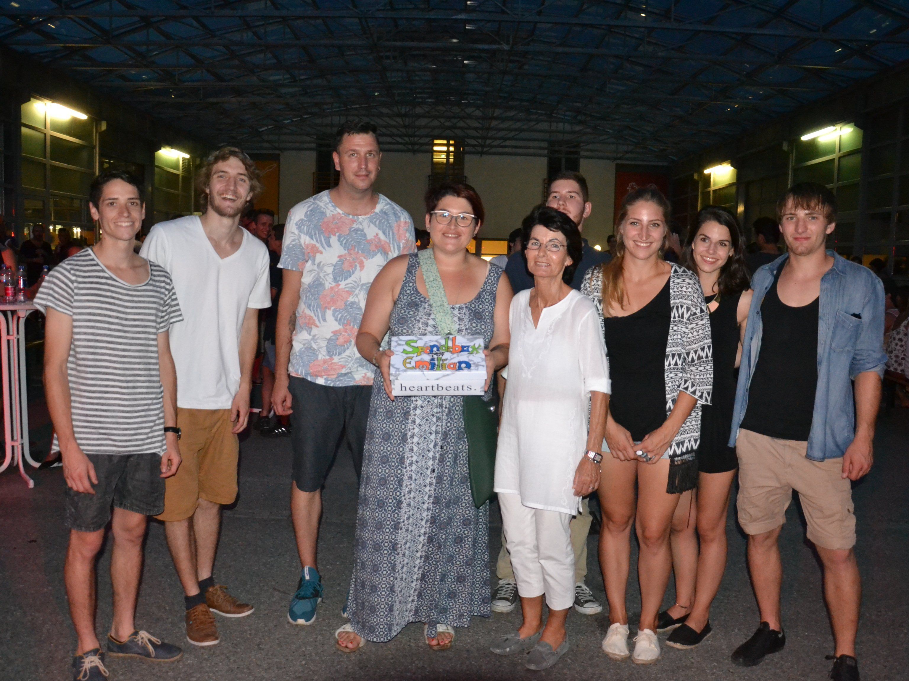 Eine Summe von 6000.- Euro wurde während des Benefizkonzertes an die Eltern des kleinen Emilians übergeben Eine Summe von 6000.- Euro wurde während des Benefizkonzertes an die Eltern des kleinen Emilians übergeben