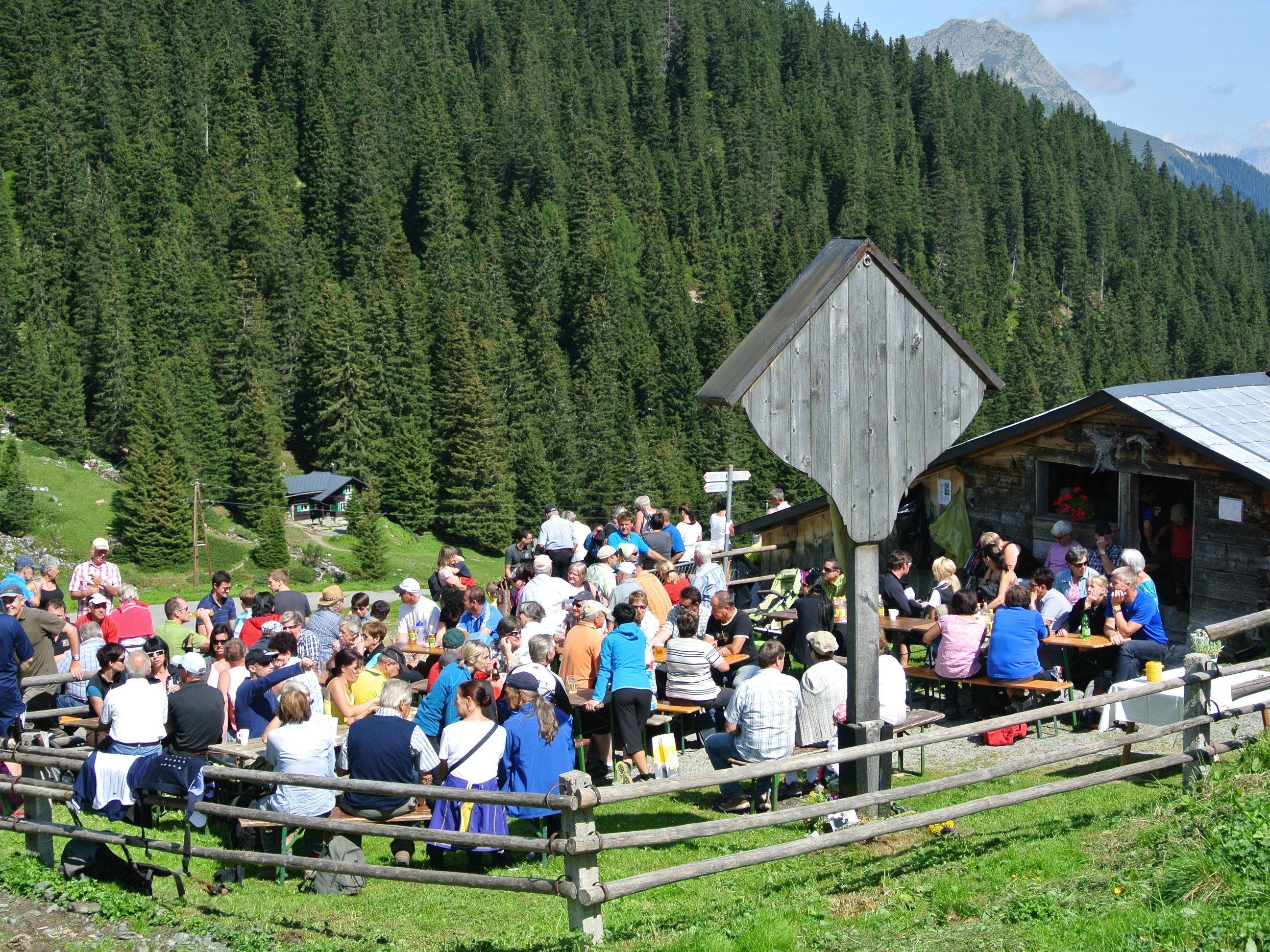 Feierliche Alpmesse in der Bludescher Alpe