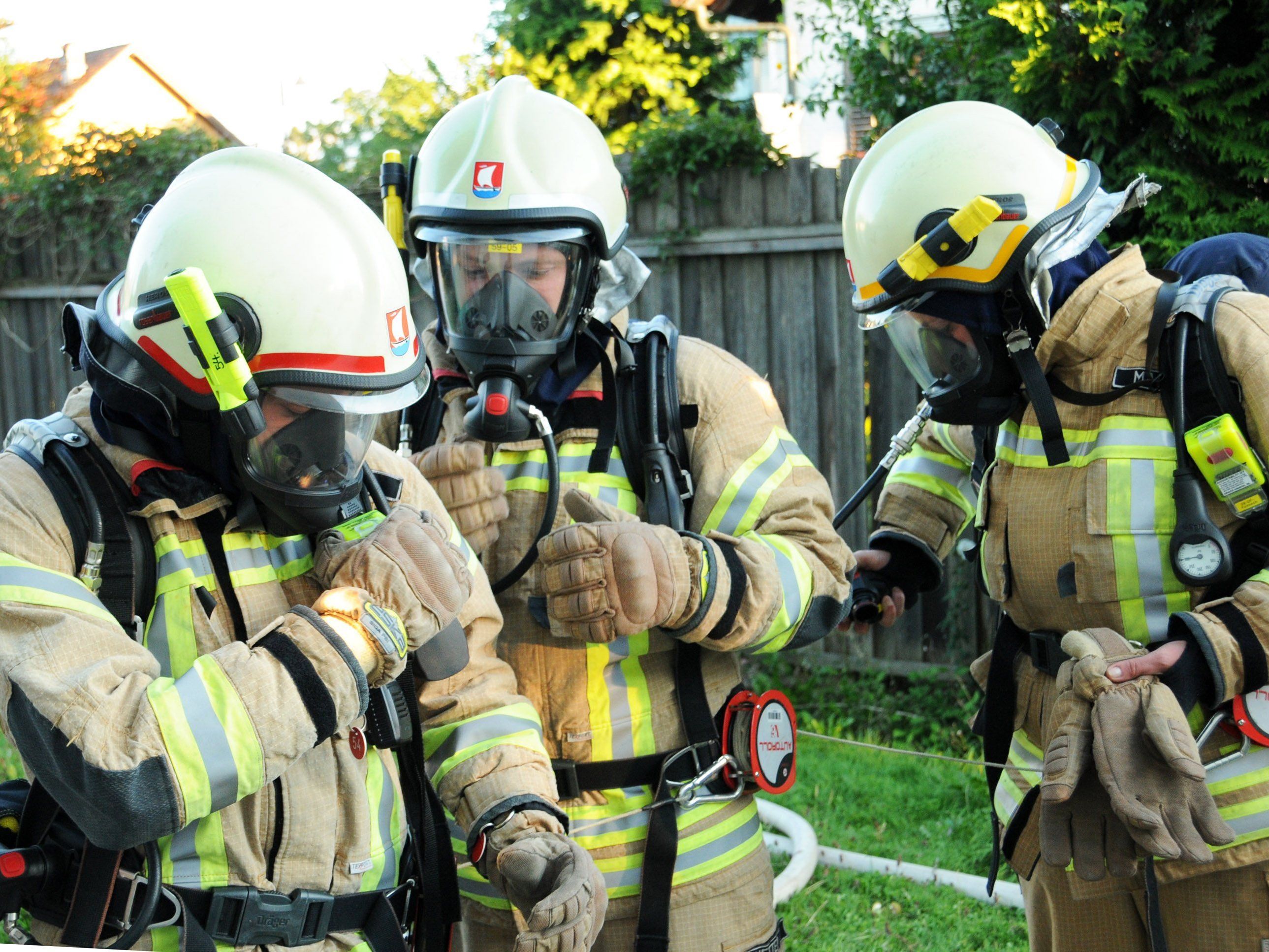 Fußacher Feuerwehrleute bei der Atemschutzübung in der alten Volksschule Unterdorf Fußacher Feuerwehrleute bei der Atemschutzübung in der alten Volksschule Unterdorf