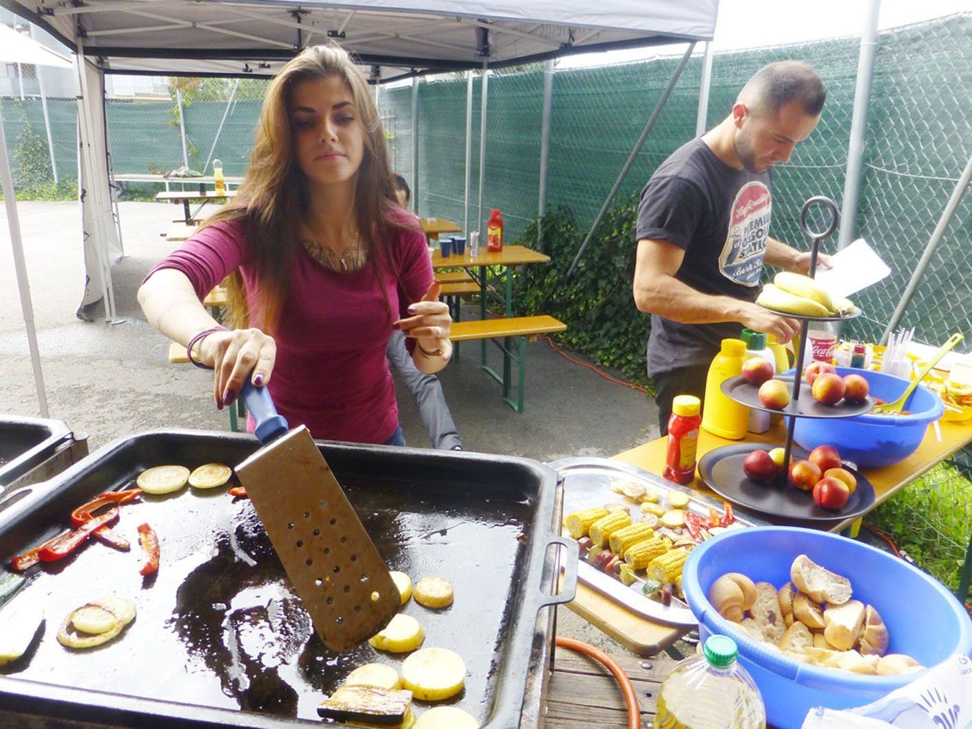 Beste Bewirtung beim OJAH-Grillfest heute Nachmiitag beim Jugendtreff „Fair Future. Beste Bewirtung beim OJAH-Grillfest heute Nachmiitag beim Jugendtreff „Fair Future.