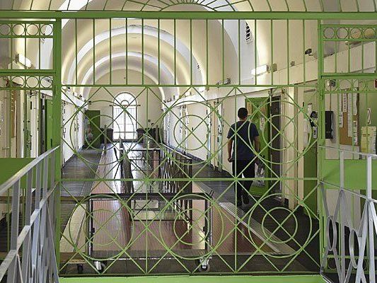 In der JA Stein war die Gefängnispsychologin tätig In der JA Stein war die Gefängnispsychologin tätig