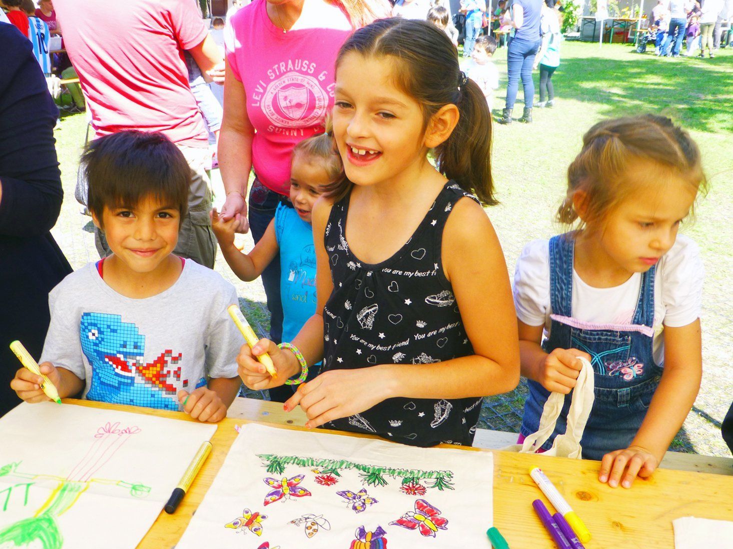 Spiel und Spaß, Flohmarkt und Postenlauf beim Kinderfest zum Abschluss des Emser Aktivsommers. Spiel und Spaß, Flohmarkt und Postenlauf beim Kinderfest zum Abschluss des Emser Aktivsommers.