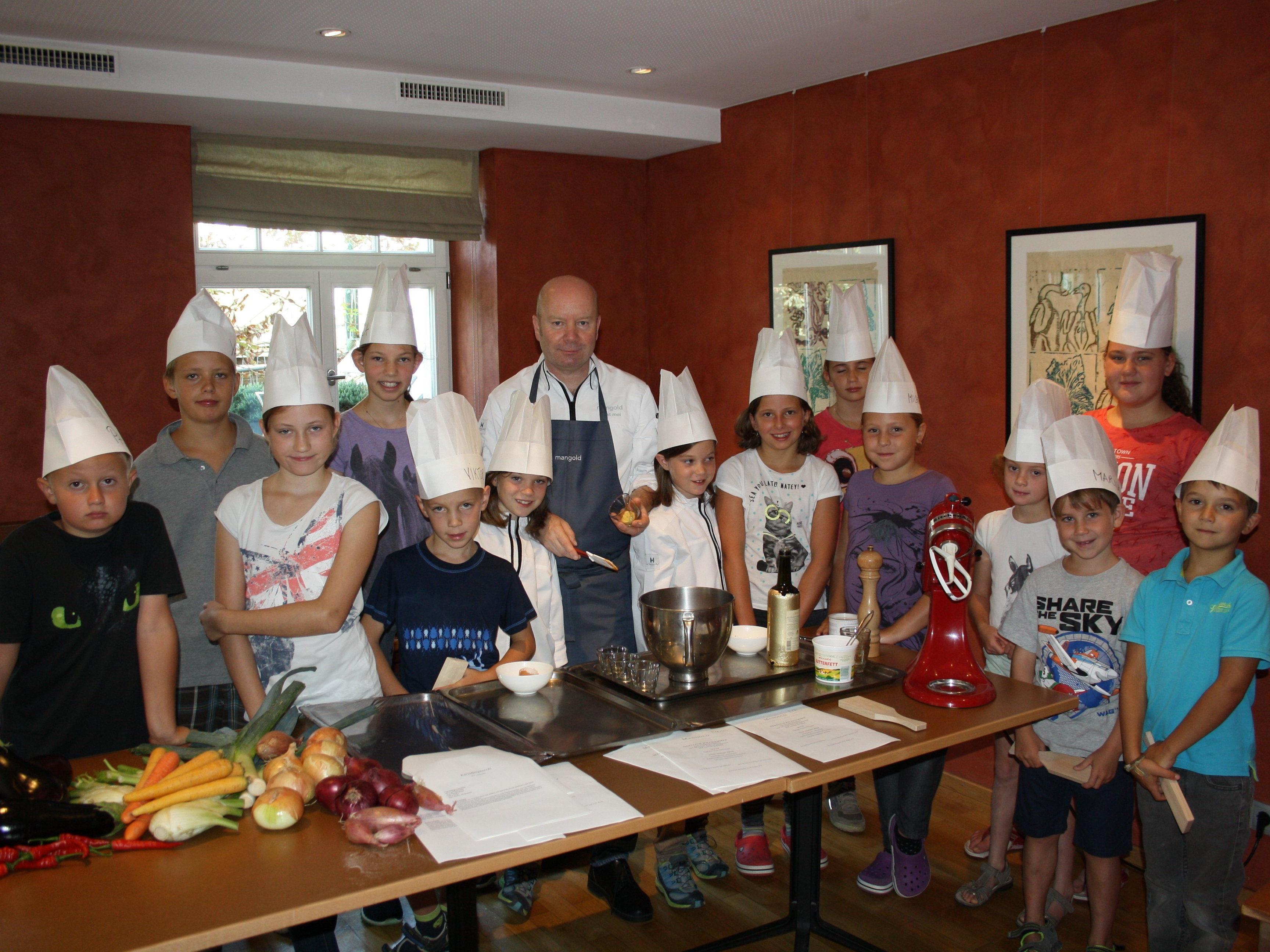 Viel Spaß hatten die jungen Kochlehrlinge beim „Ferienkochkurs mit Michael Schwarzenbacher“ im Restaurant Mangold in Lochau